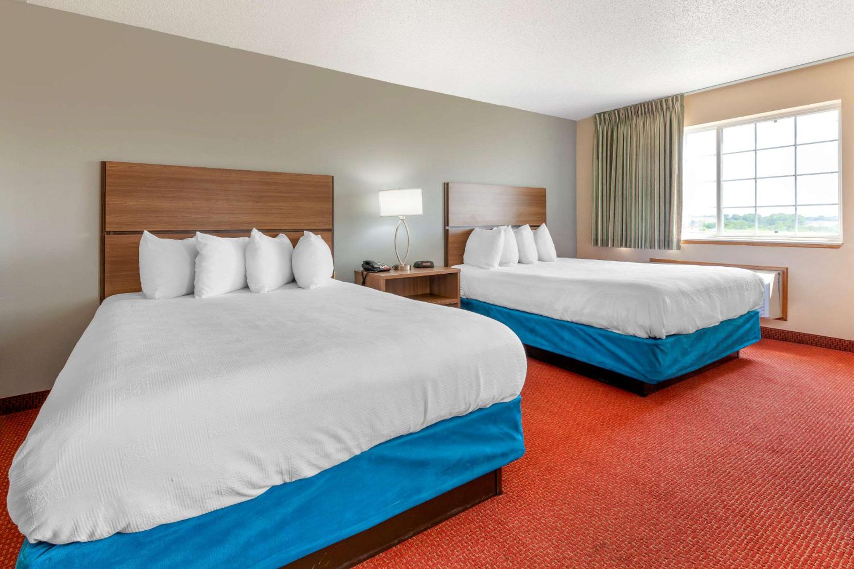 Queen Suite with Two Queen Beds - Non-Smoking - Photo 1