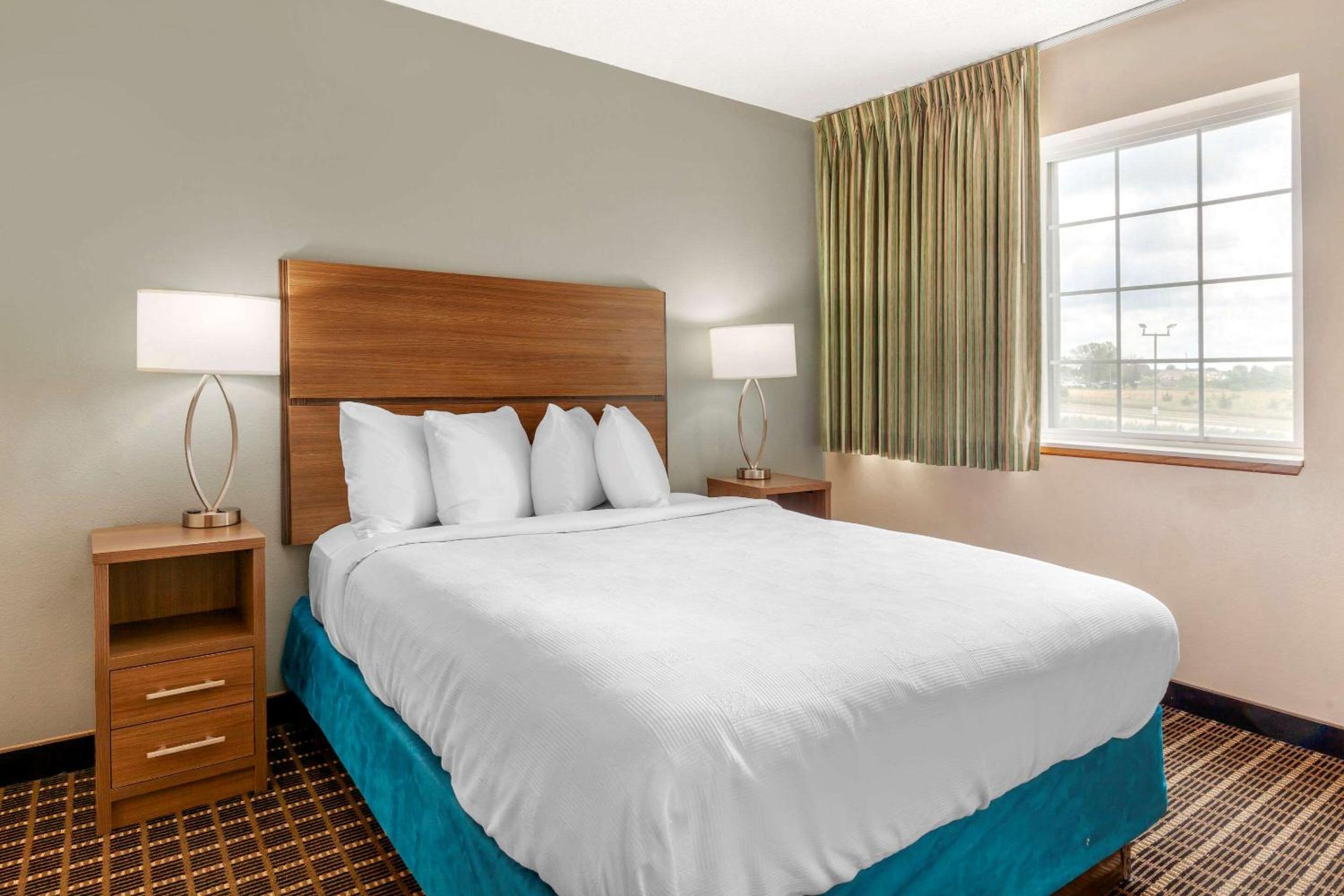 Efficiency One Room Suite with Sofa Bed - Non Smoking photo 1
