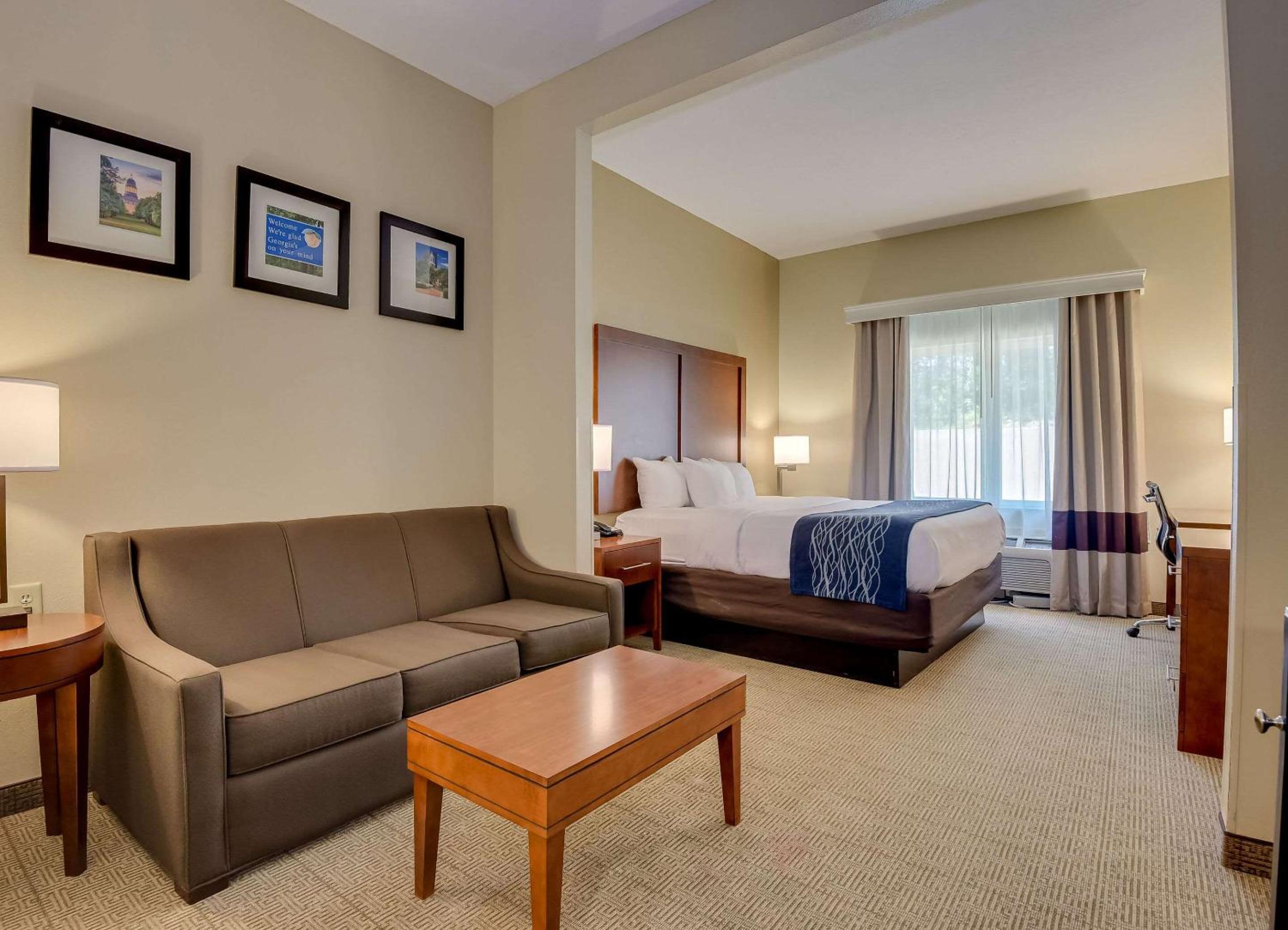 King Suite with Sofa Bed - Non-Smoking - Photo 1