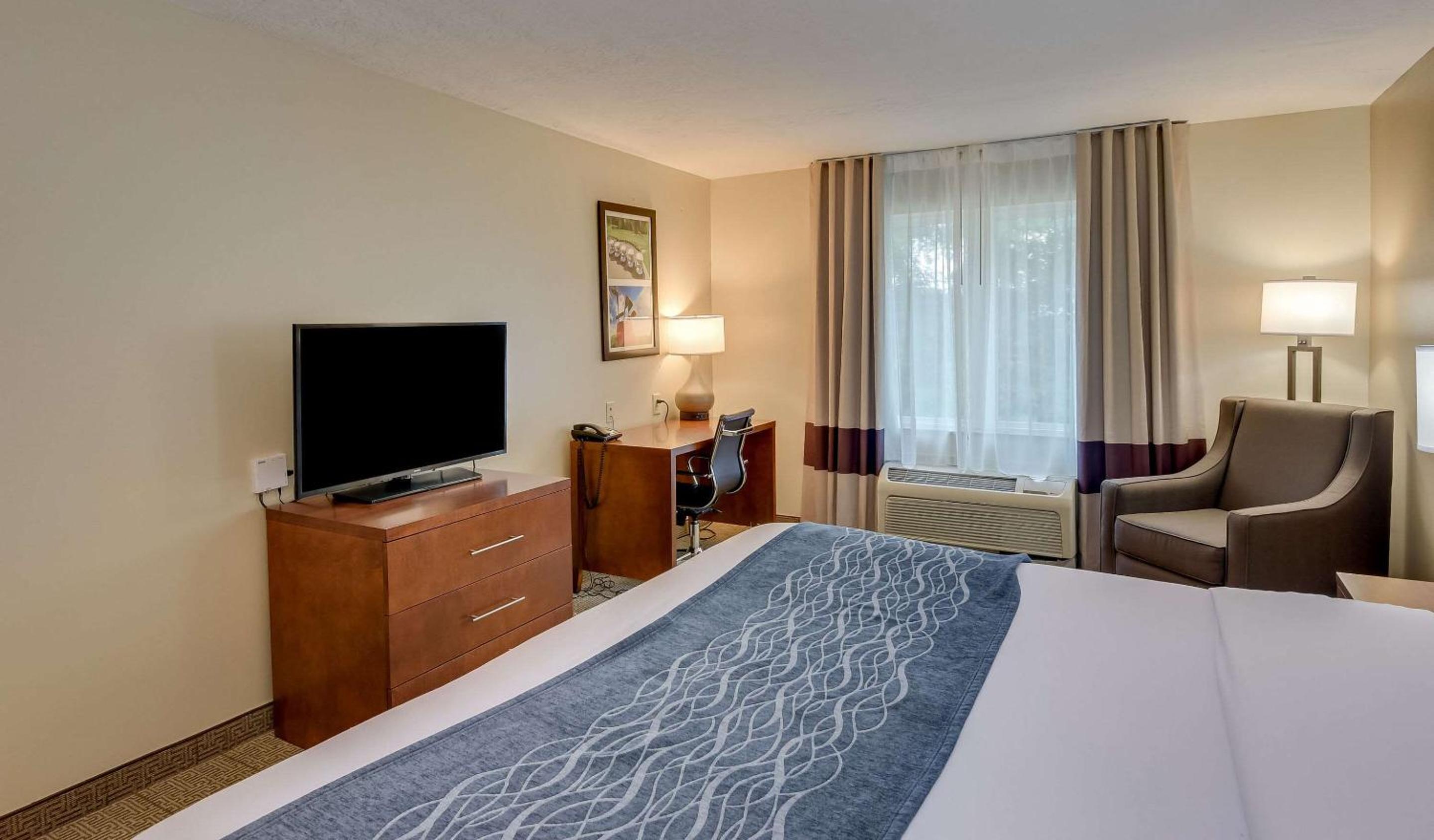 King Room - Non-Smoking  - Photo 5