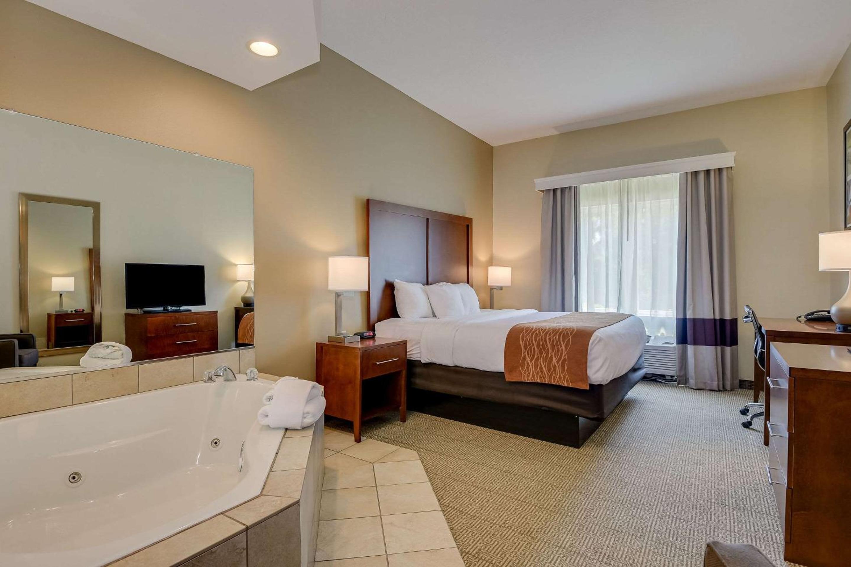 King Room with Whirlpool - Non-Smoking photo 1