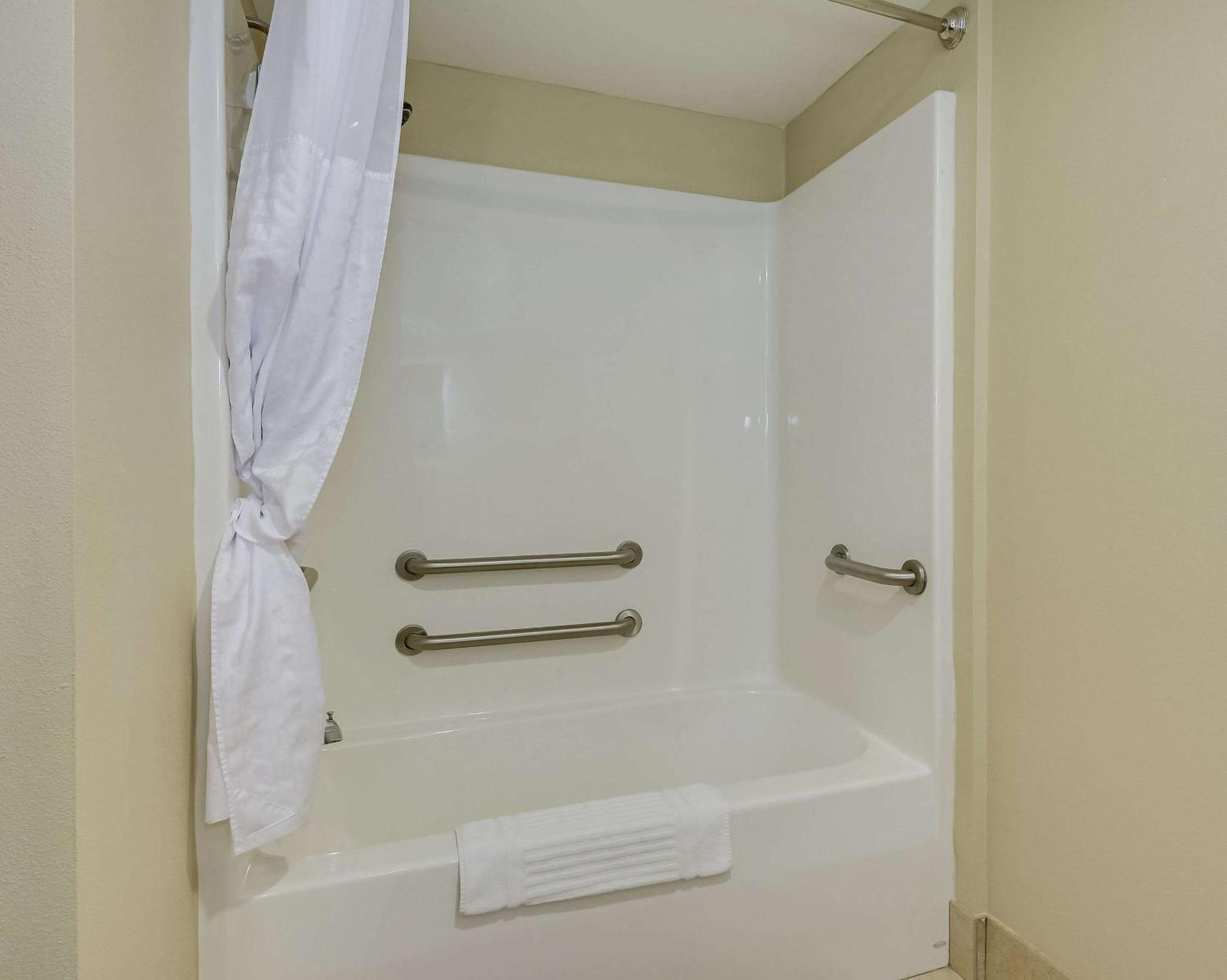 King Room - Non-Smoking  - Photo 2