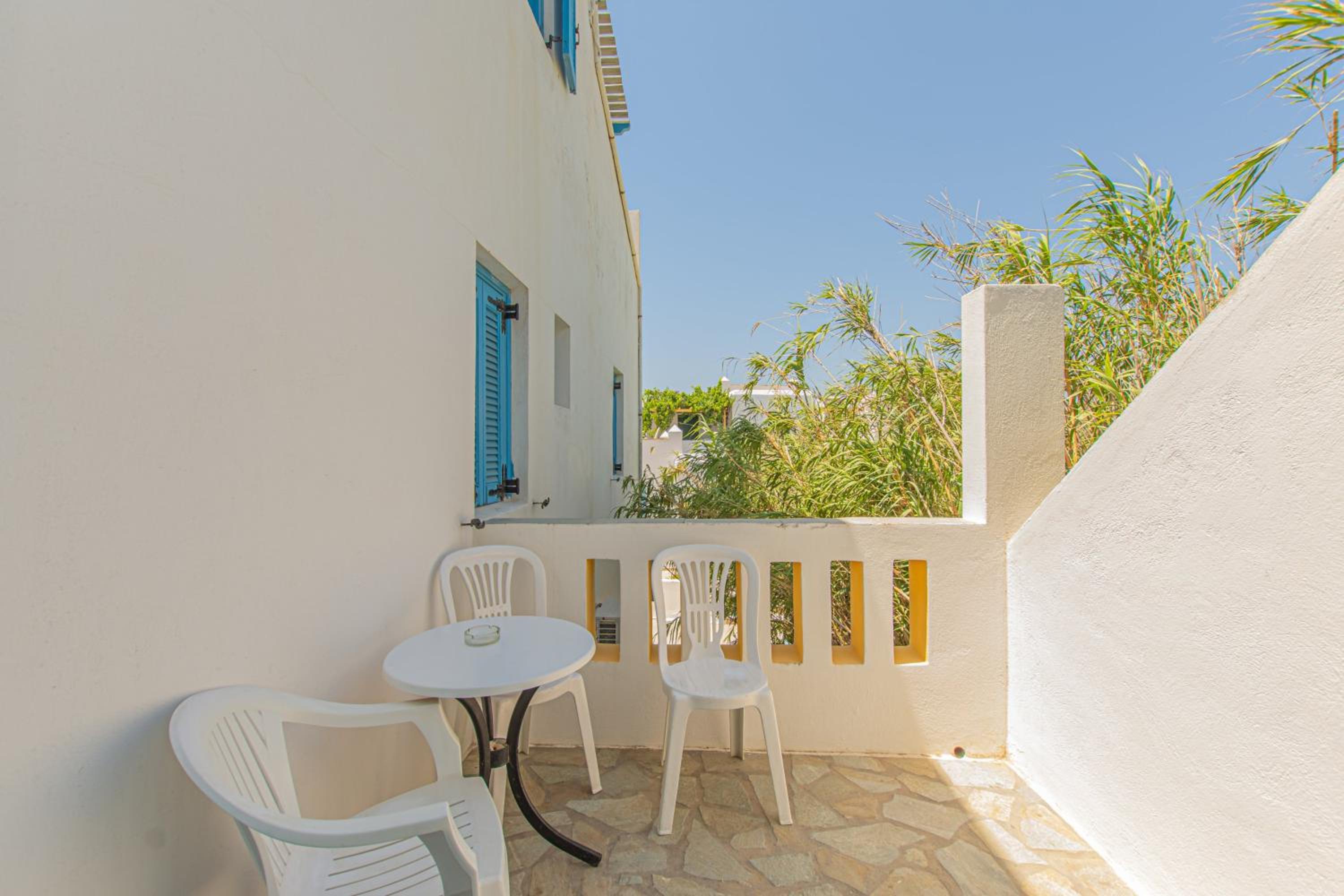 Standard Double or Twin Room with Balcony - Photo 10