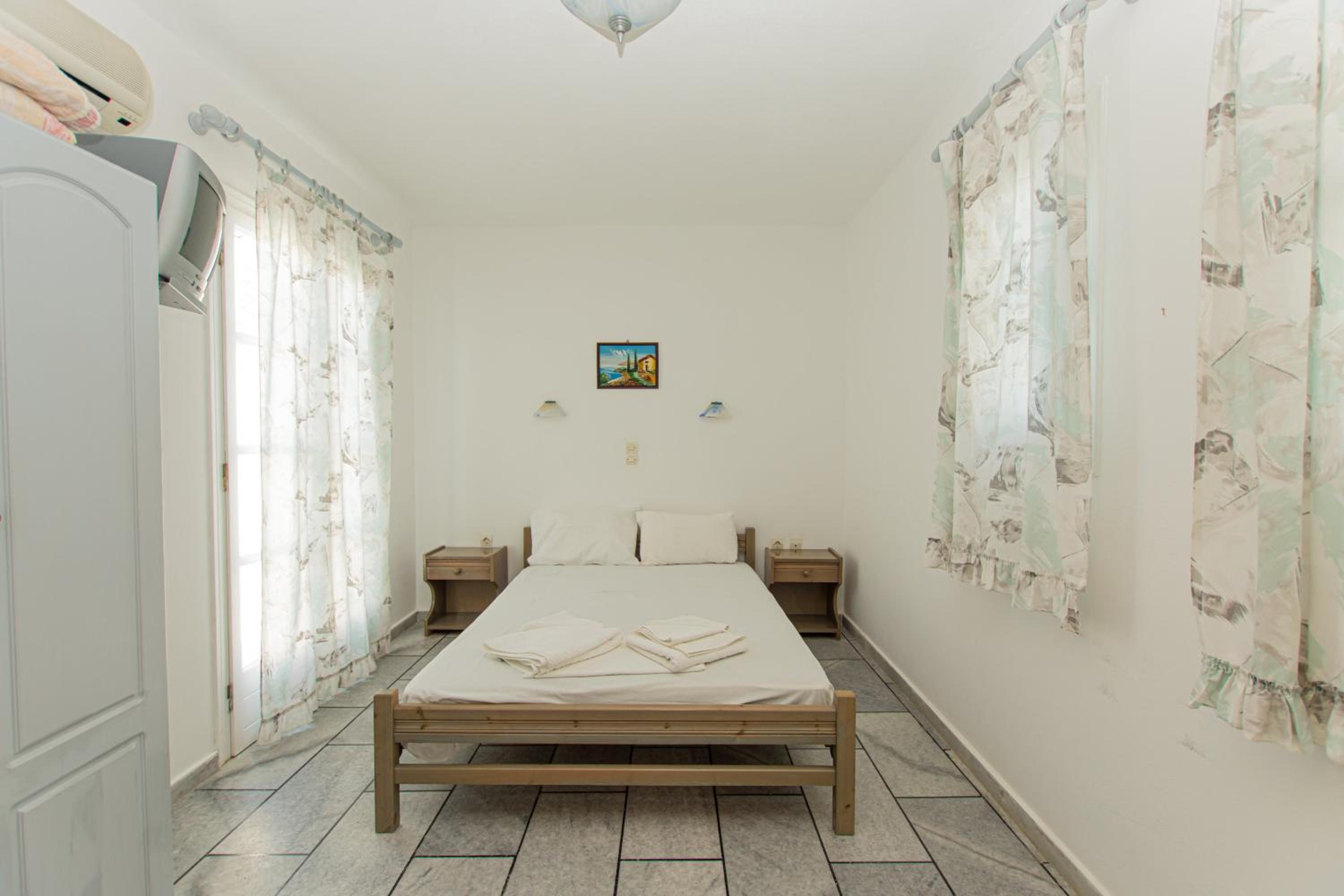 Standard Double or Twin Room with Balcony - Photo 6