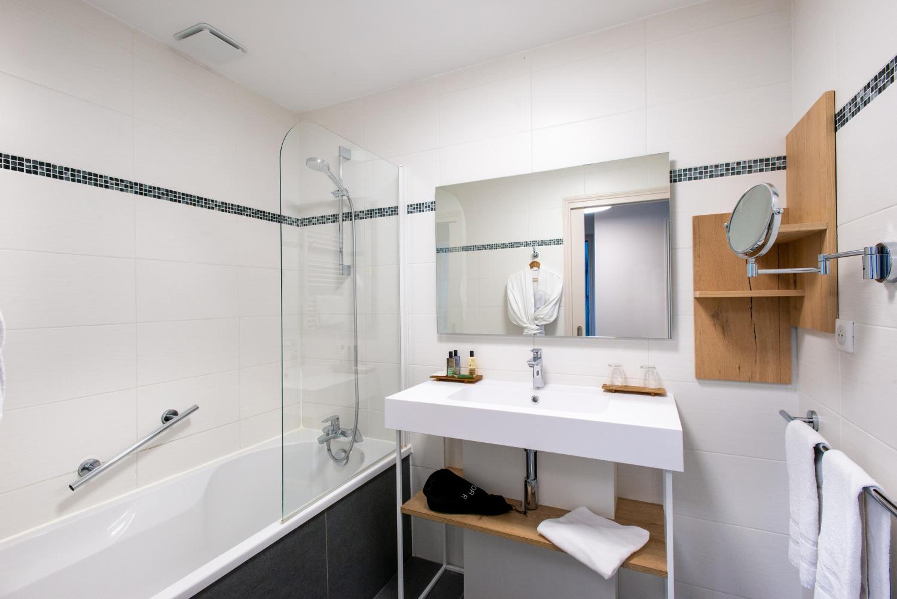 Deluxe Double or Twin Room with Balcony photo 3