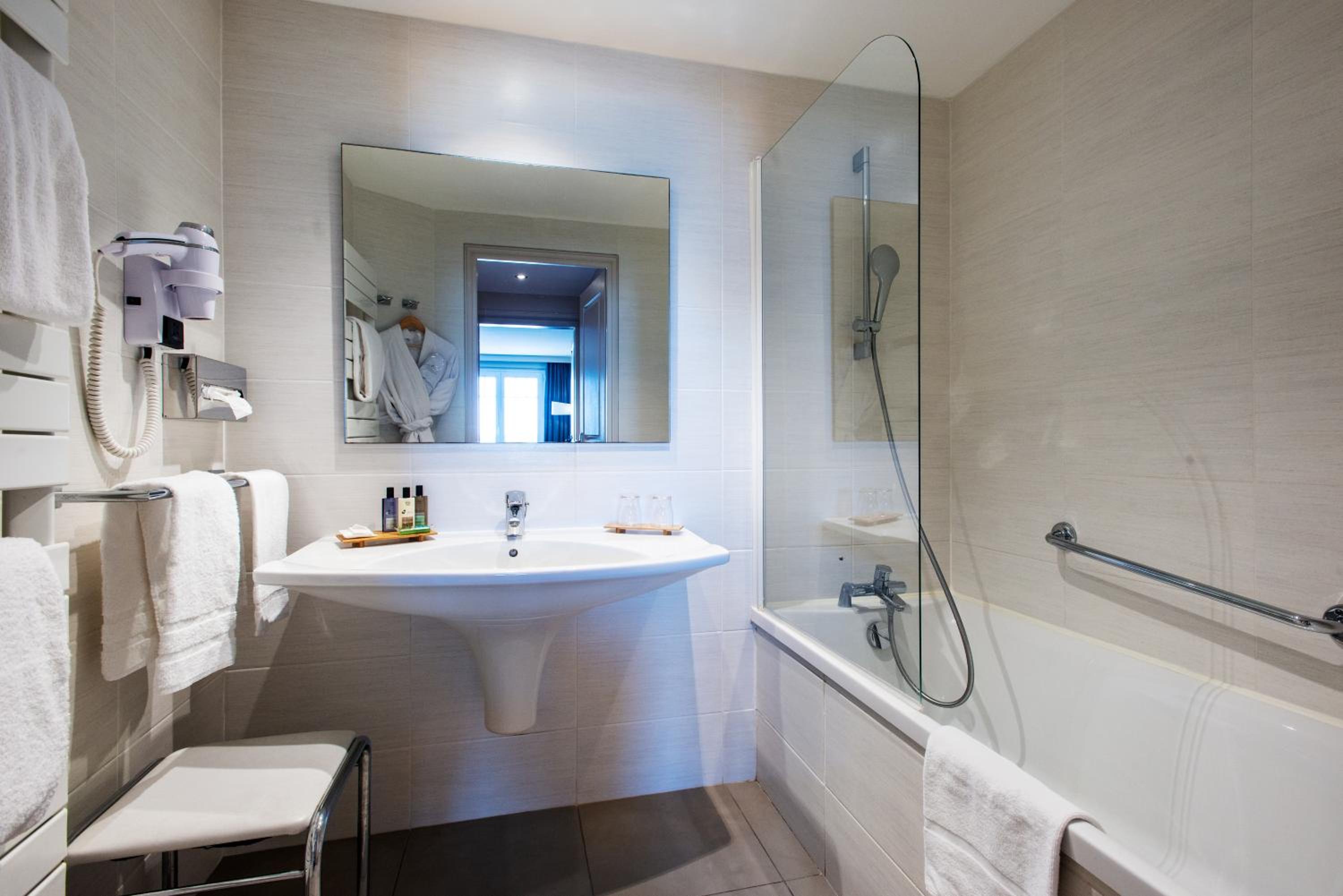 Comfort Double or Twin Room with Sea View photo 2