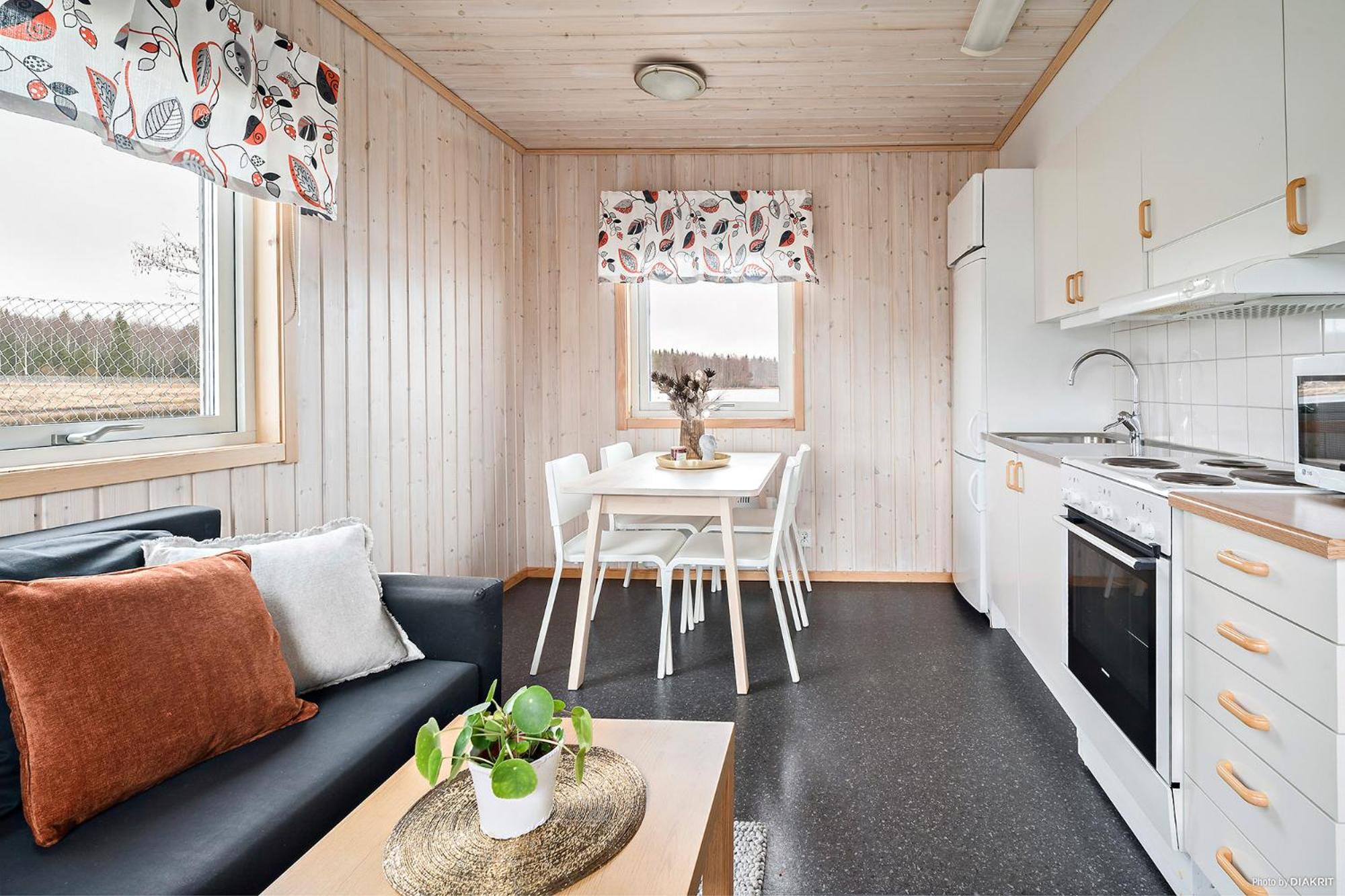 Two-Bedroom Cottage - Photo 2