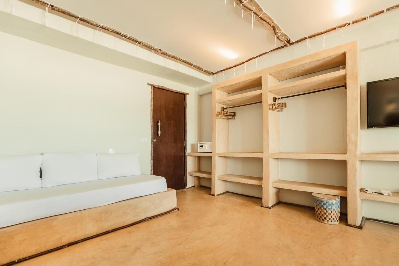 Deluxe Suite with Sea View and Japanese-style Bath Tub