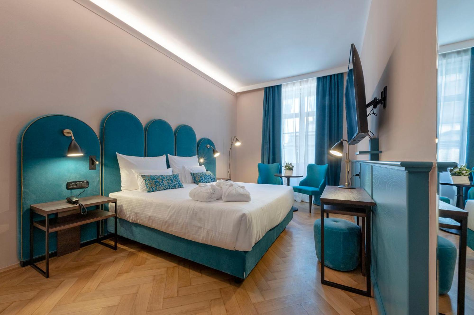 Double or Twin Room - Photo 3