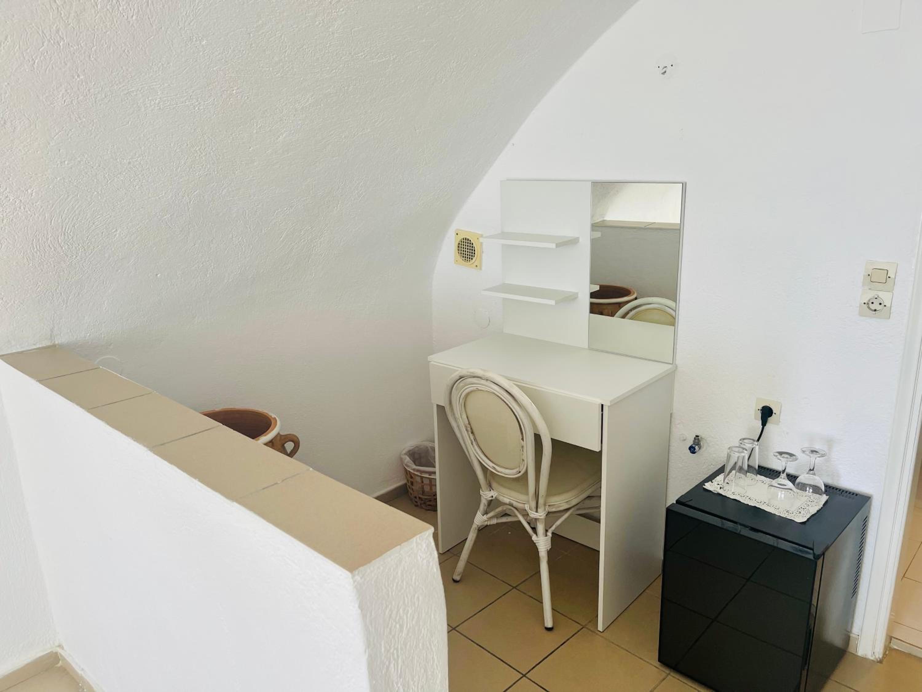 Standard Double or Twin Room with Sea View - Photo 6