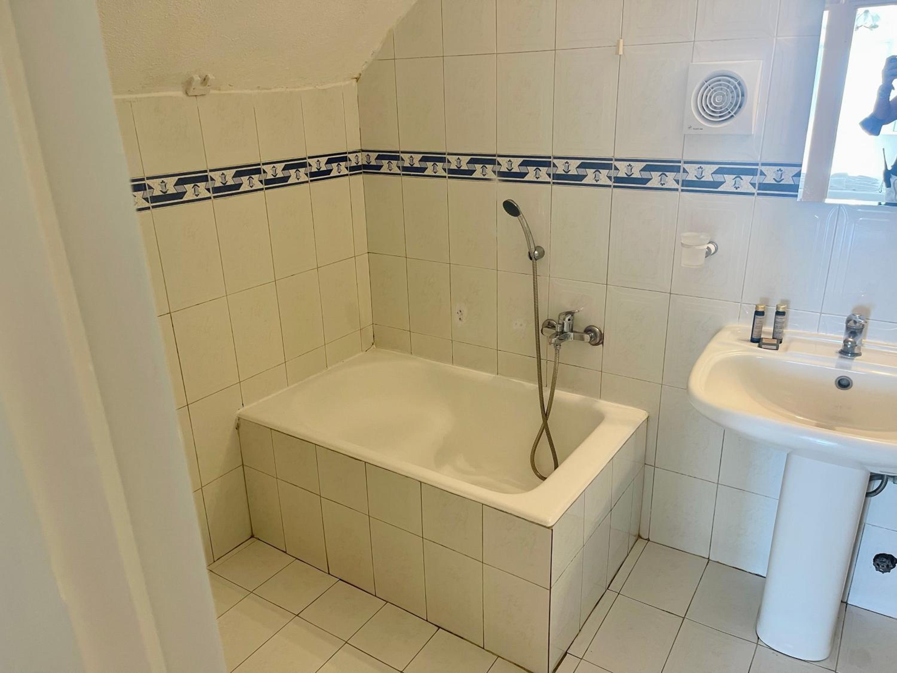 Standard Double or Twin Room with Sea View - Photo 9