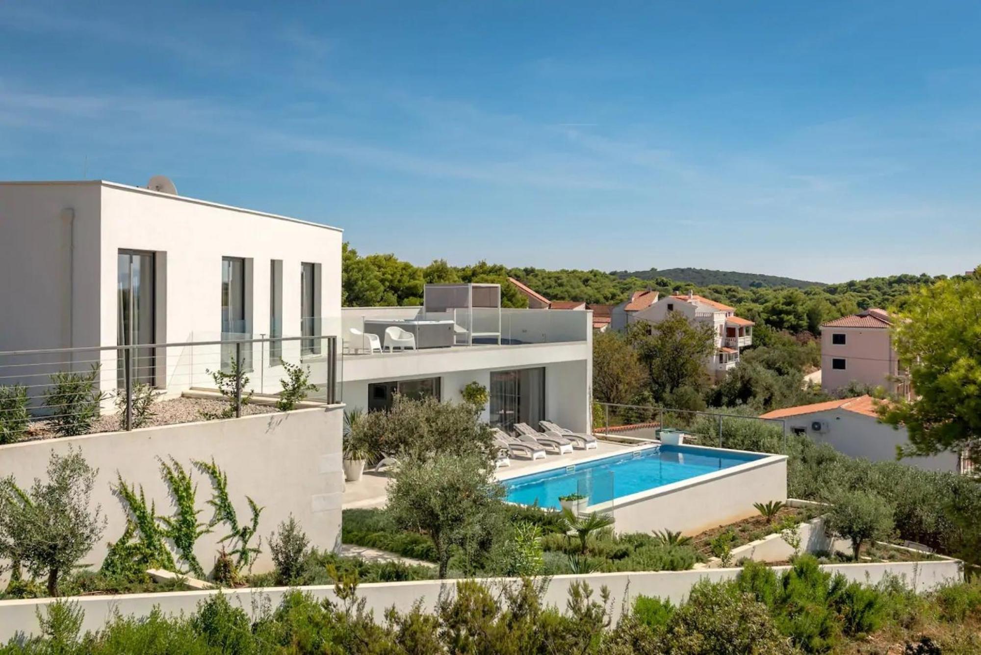 Villa photo 3