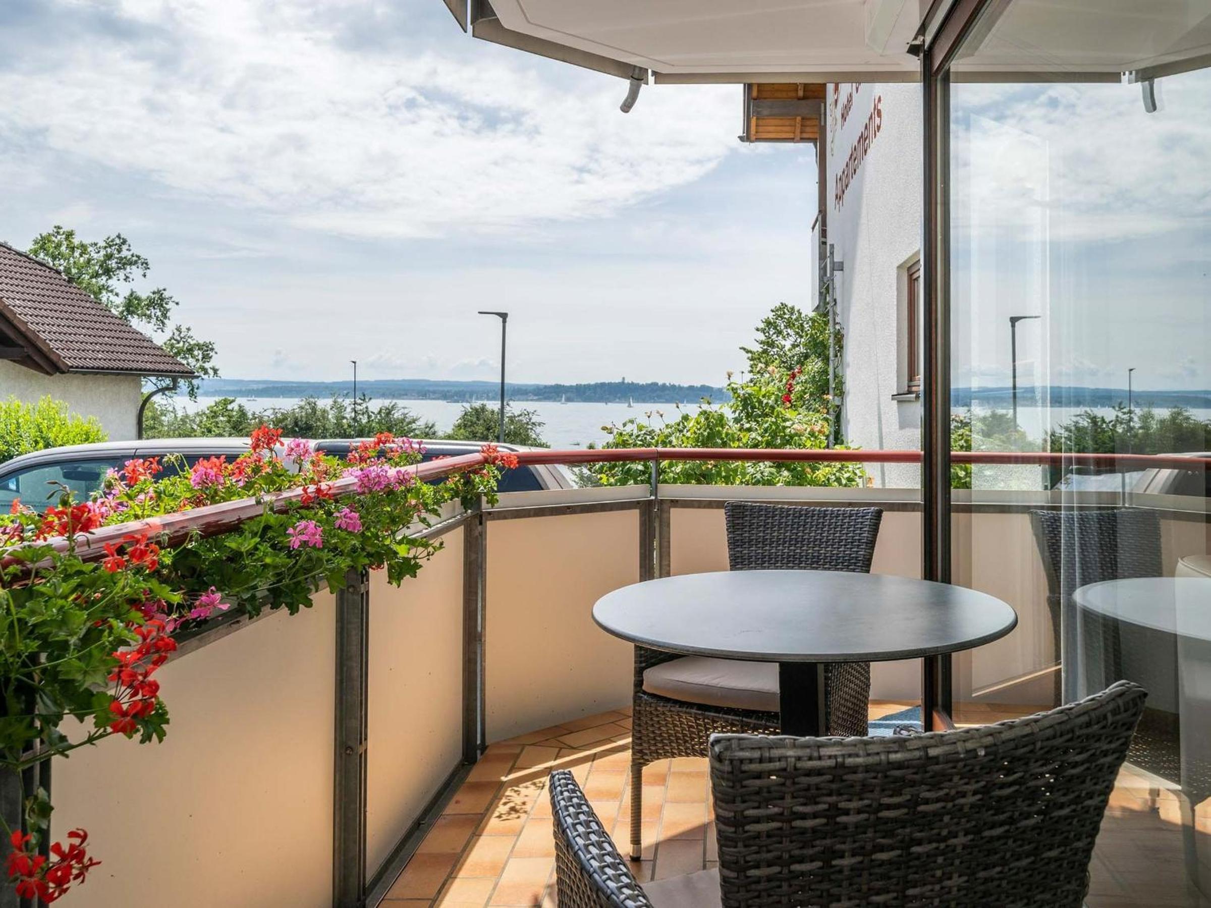 Apartment with Lake View photo 3