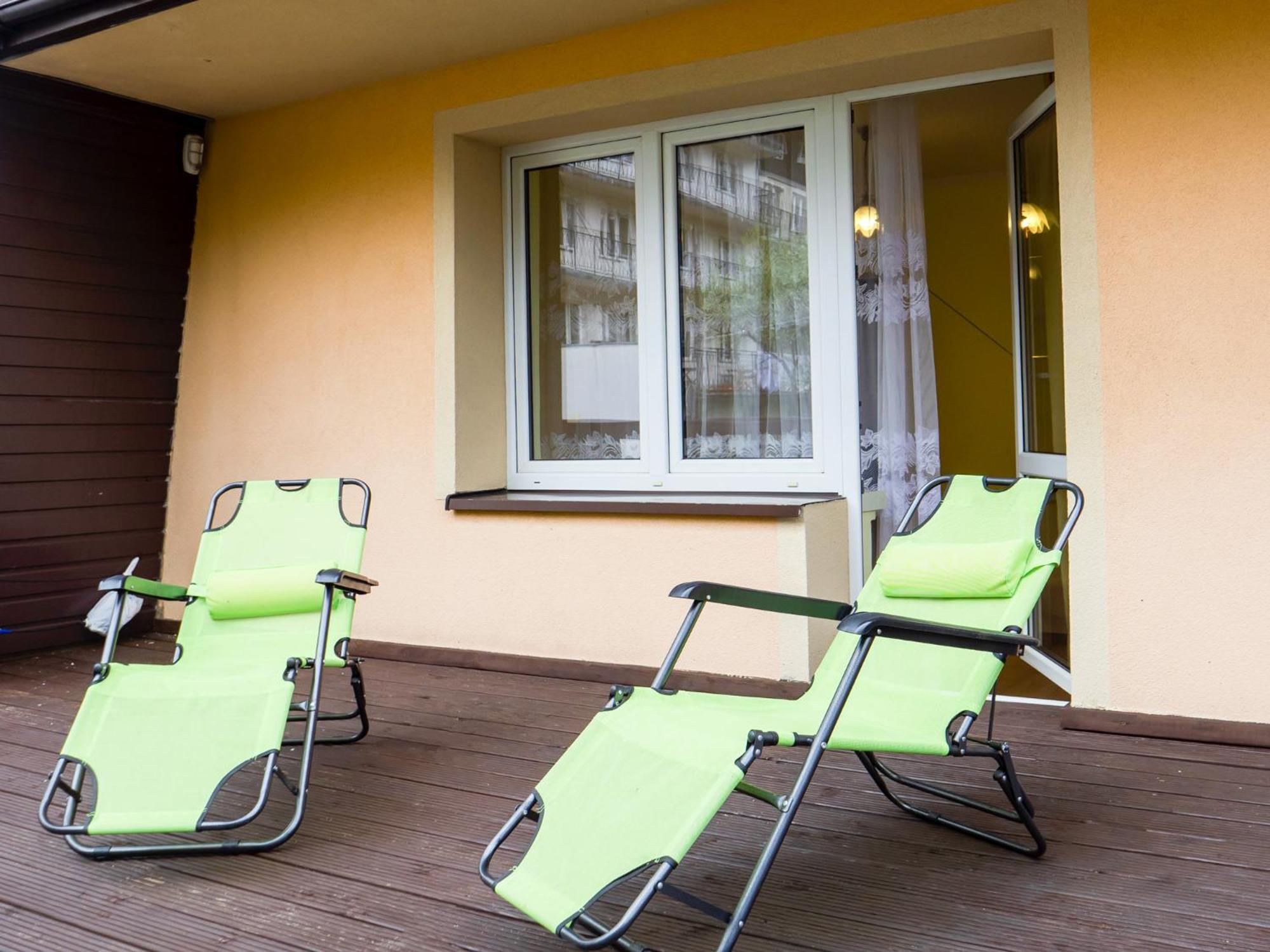 Apartment with Balcony - Photo 3