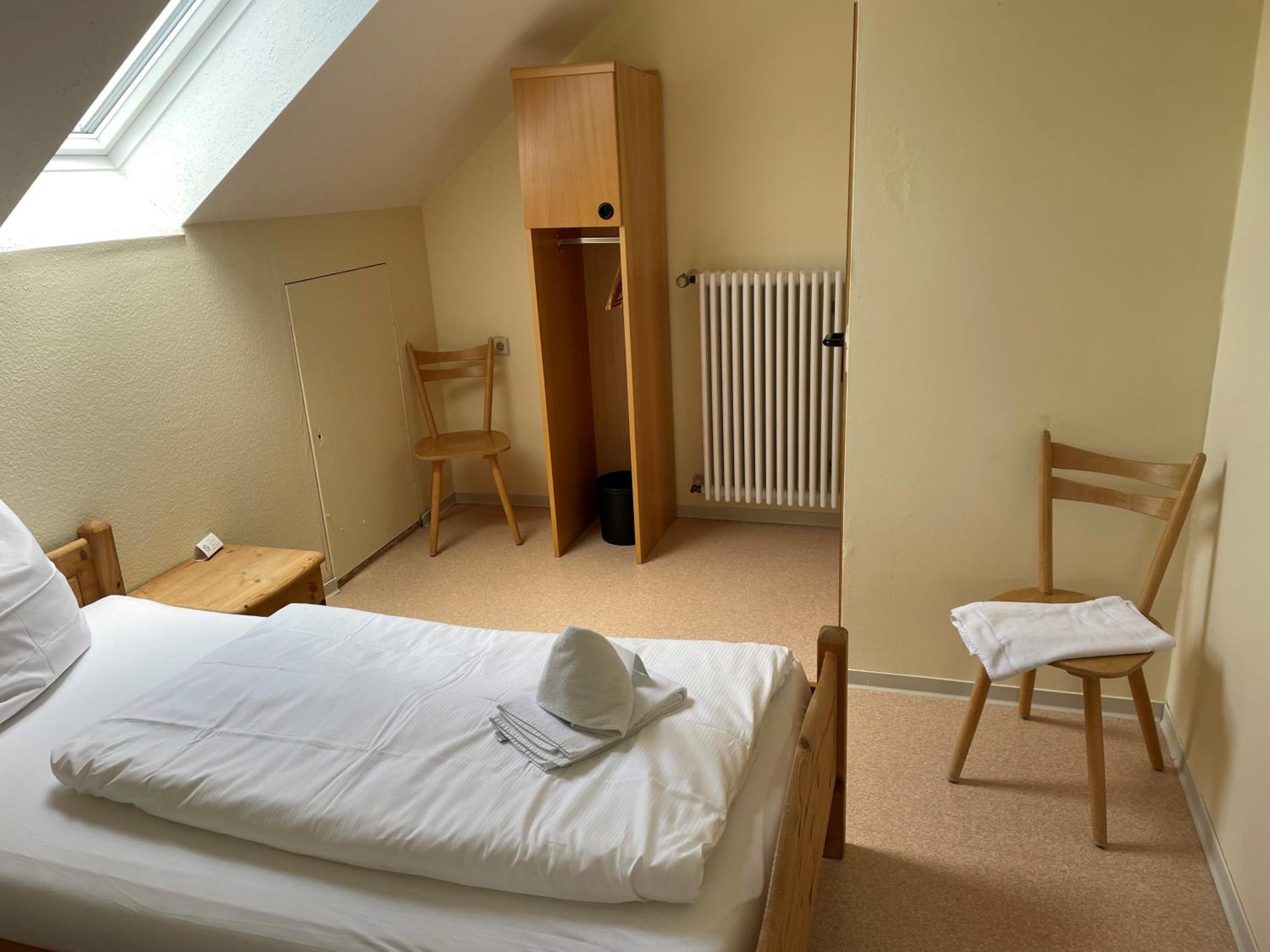 Basic Double Room With Shared External Bathroom photo 2