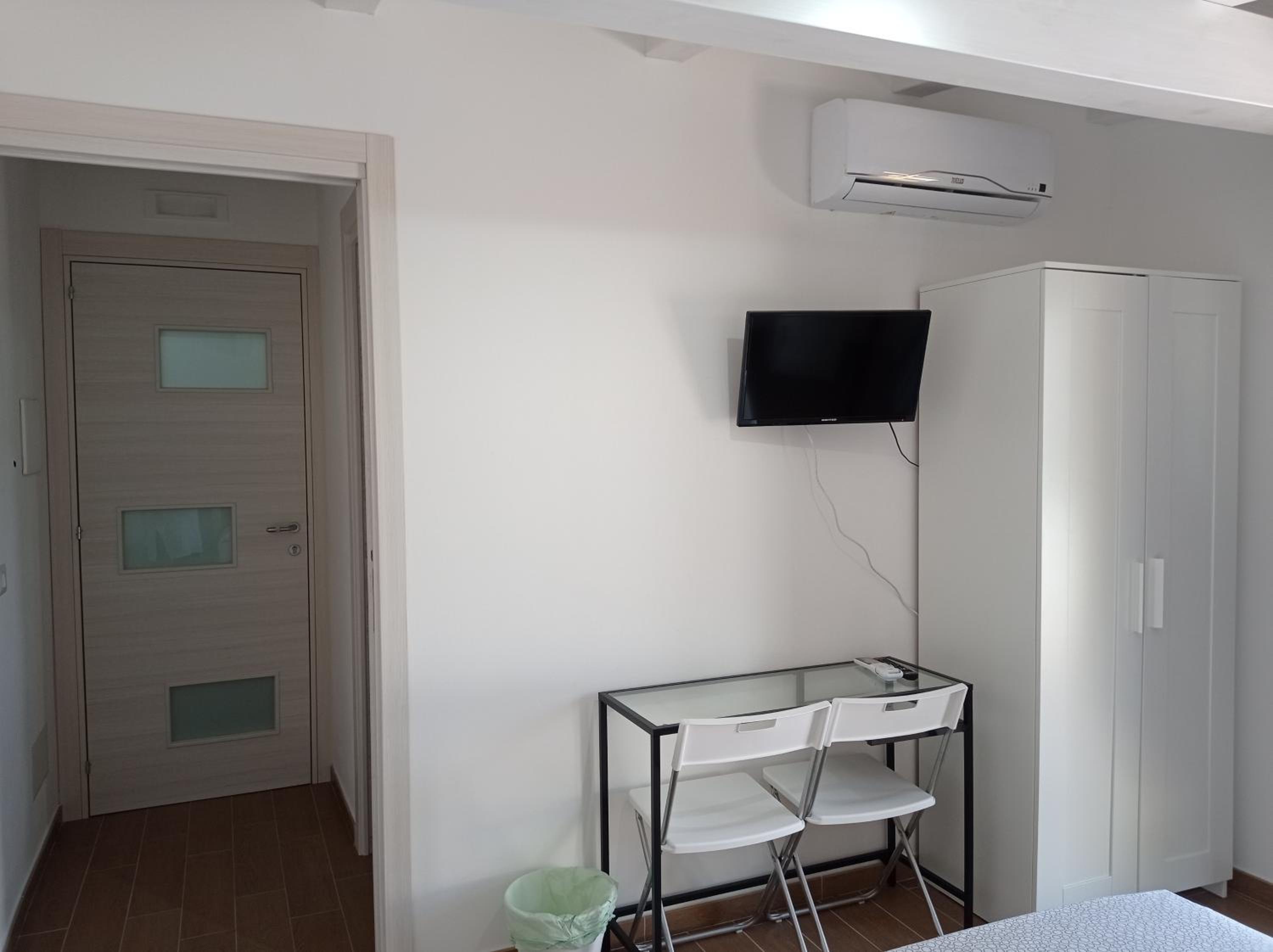 One-Bedroom Apartment - Photo 18
