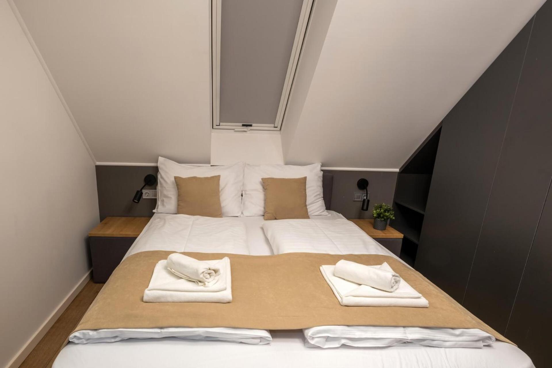 Two-Bedroom Apartment - Photo 19