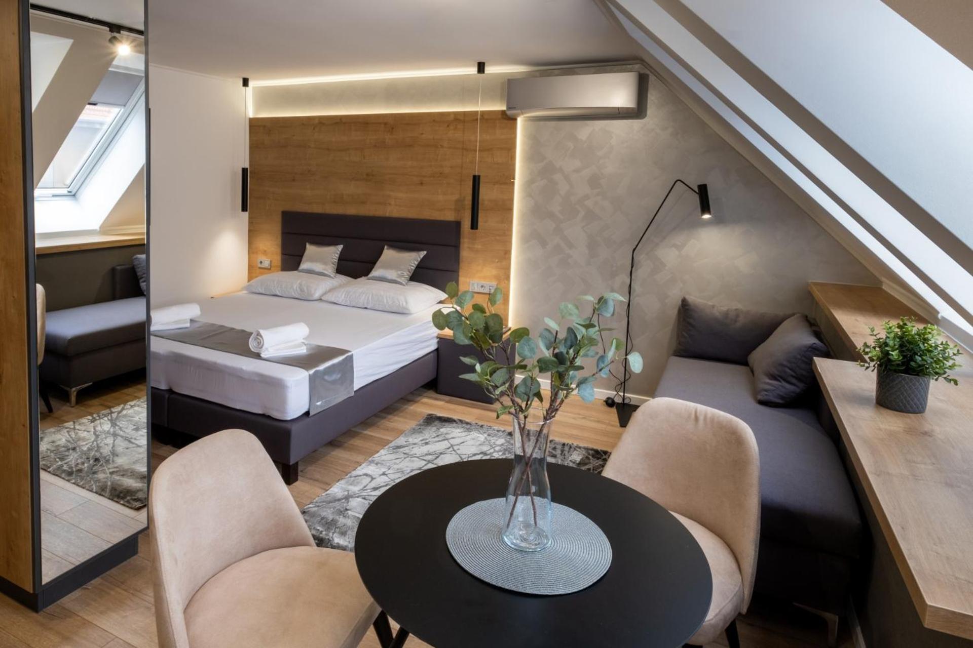 Studio with Sofa Bed - Photo 6