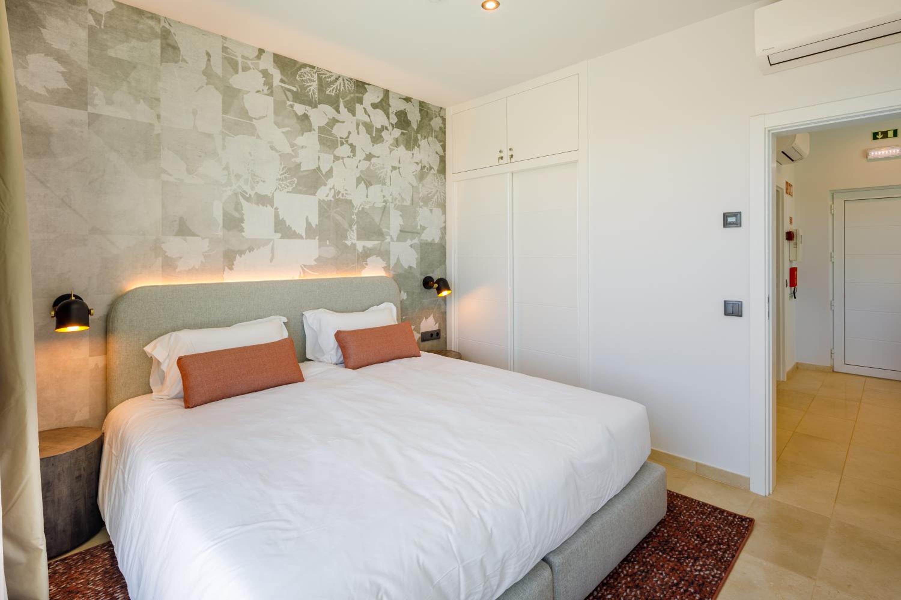 One-Bedroom Apartment with Vineyard View
