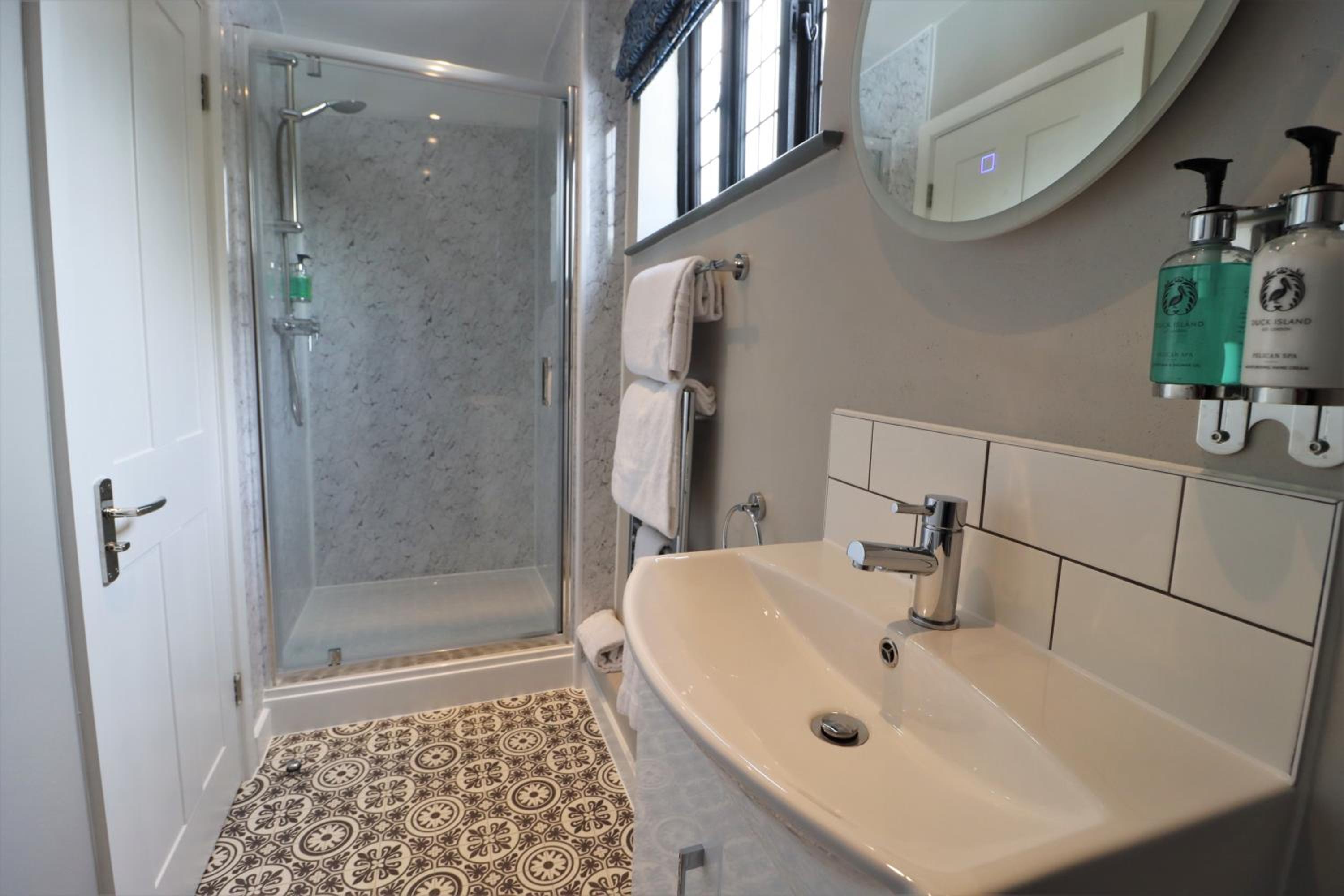 Deluxe Double Room with Shower - Photo 2