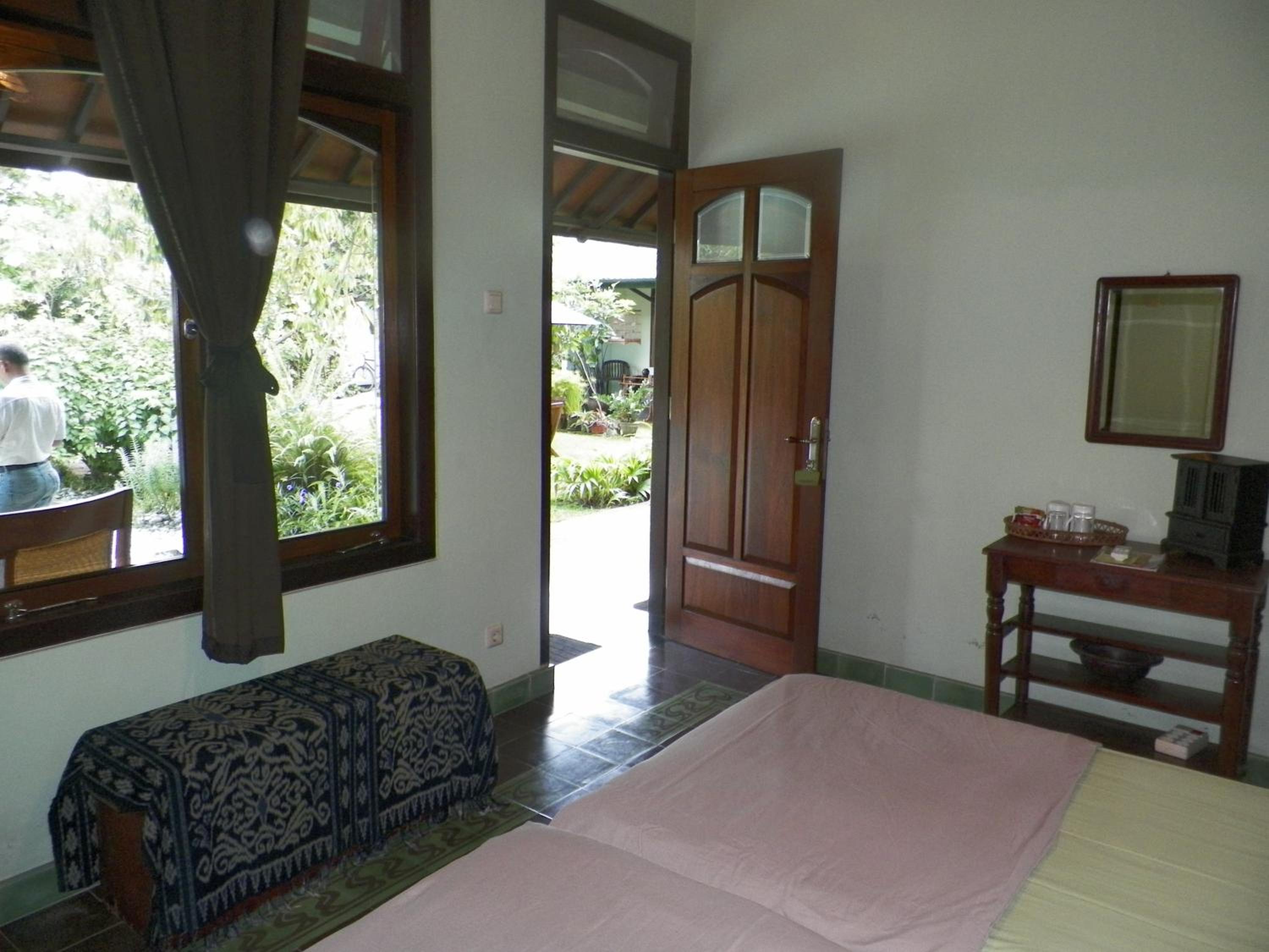 Standard Twin Room - Photo 3