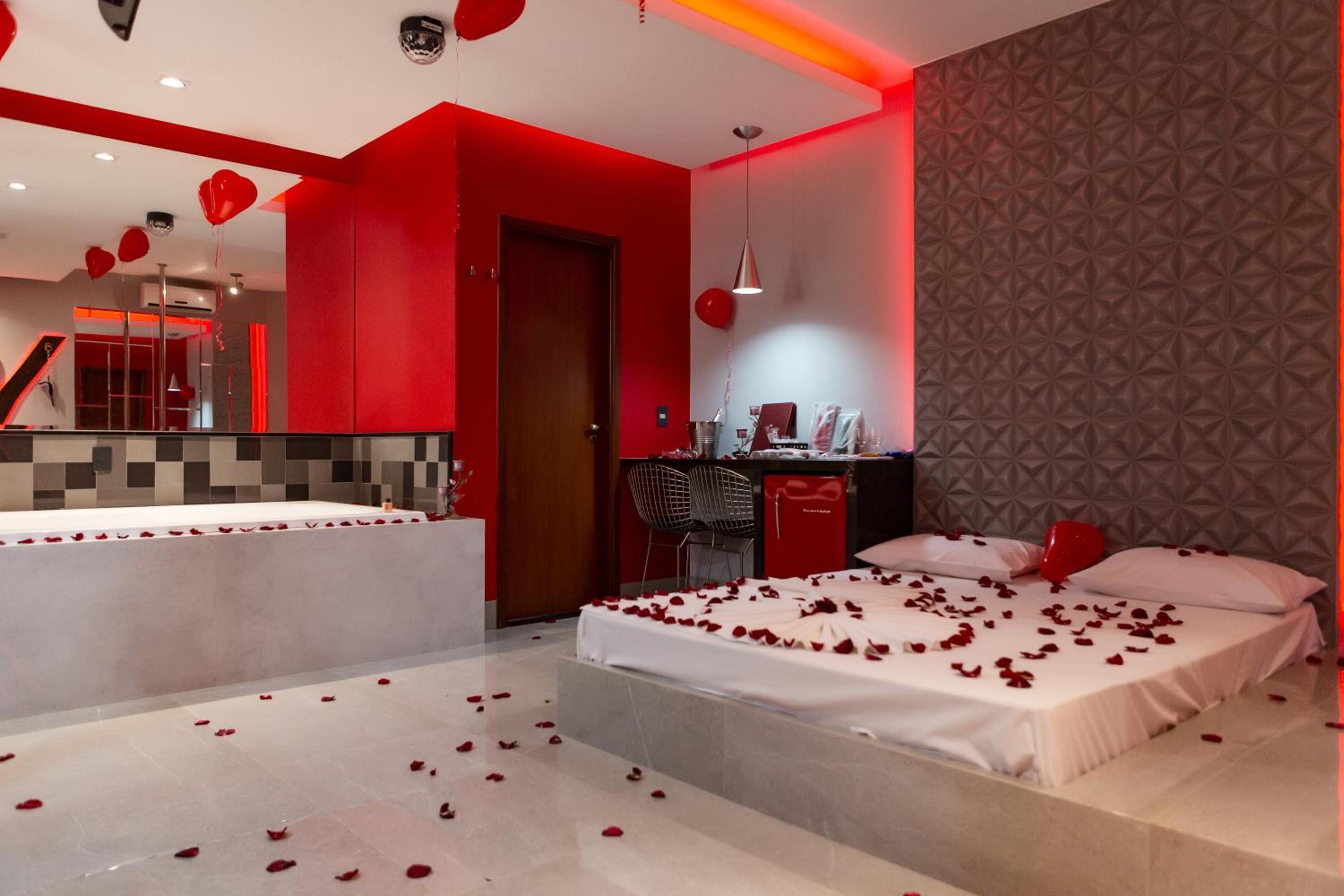 King Suite with Spa Bath - Photo 2