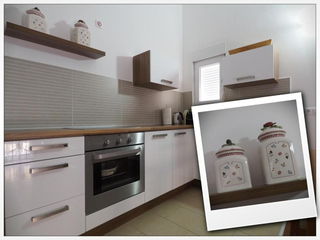 Apartment with Balcony and Sea View - Photo 12