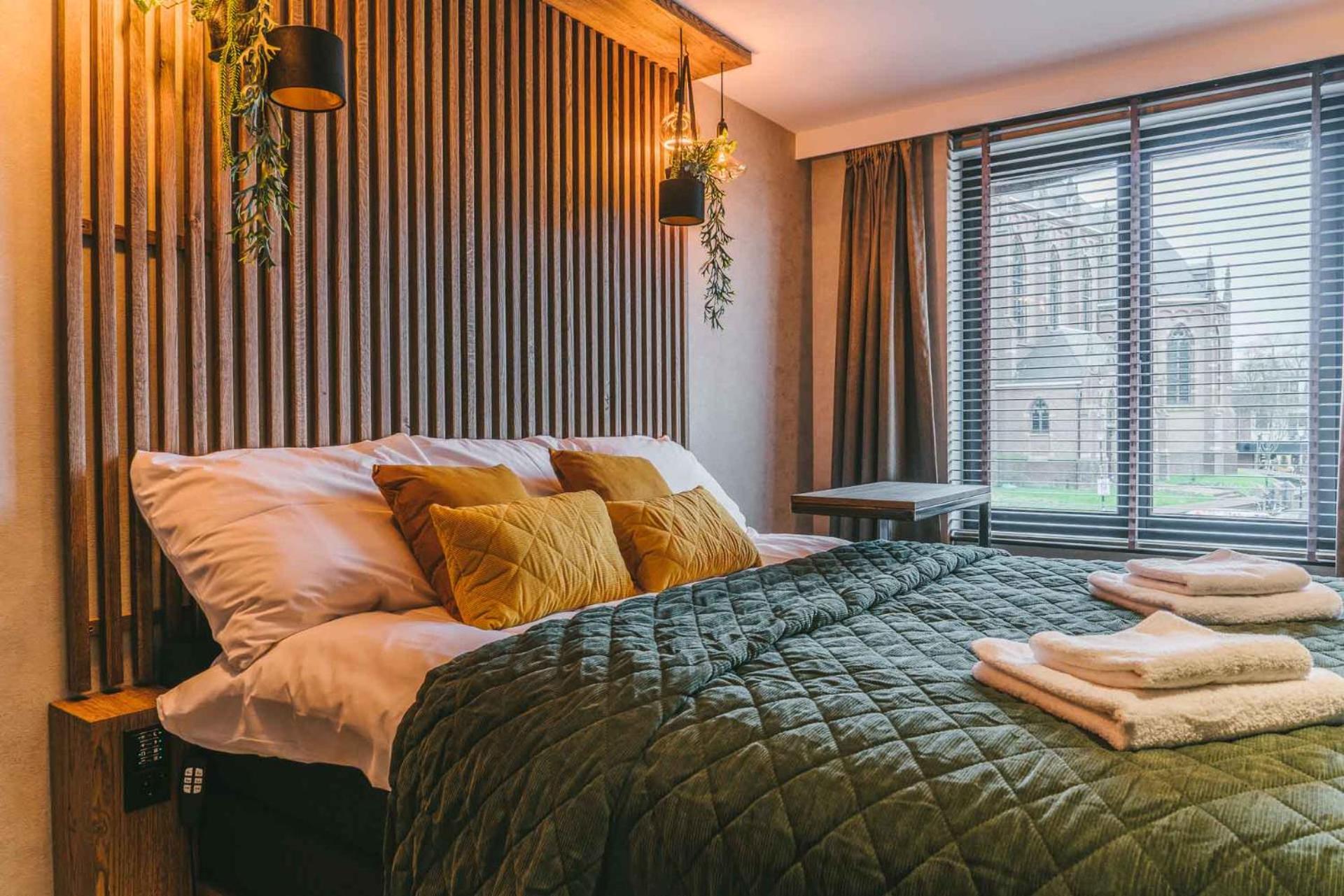 Deluxe Double Room with Bath - Photo 1