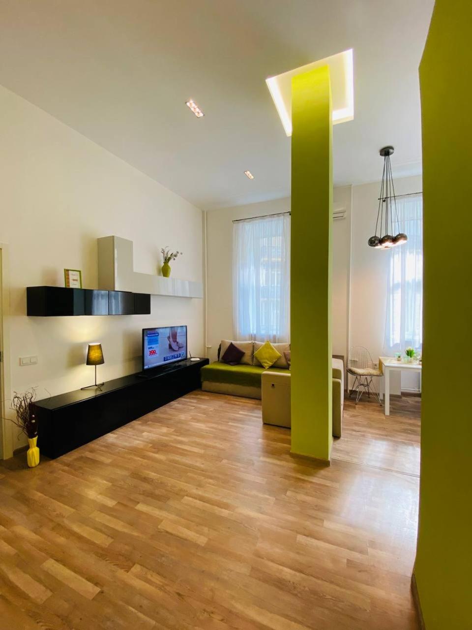 Deluxe Apartment