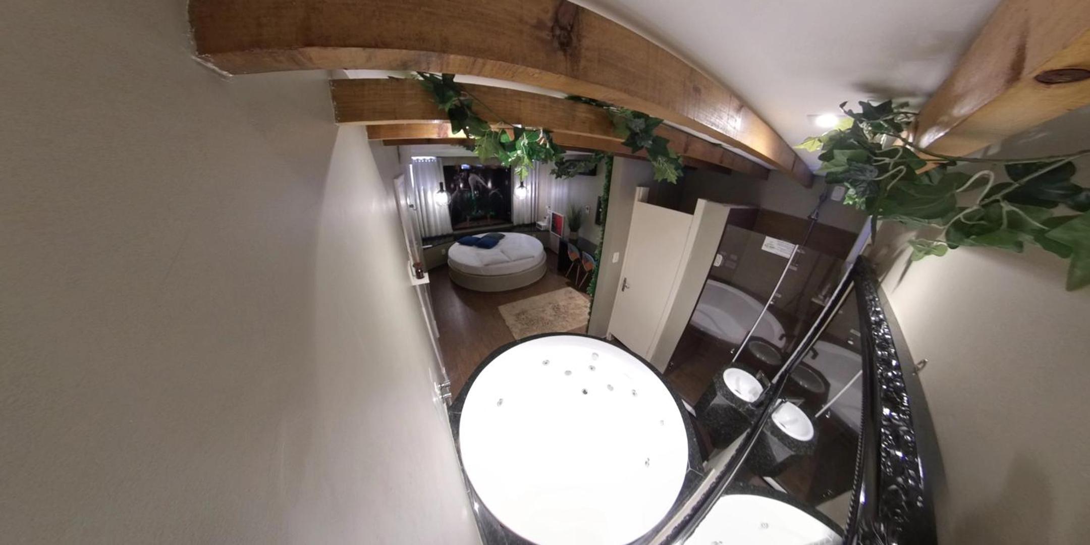 Deluxe Suite With Spa Bath