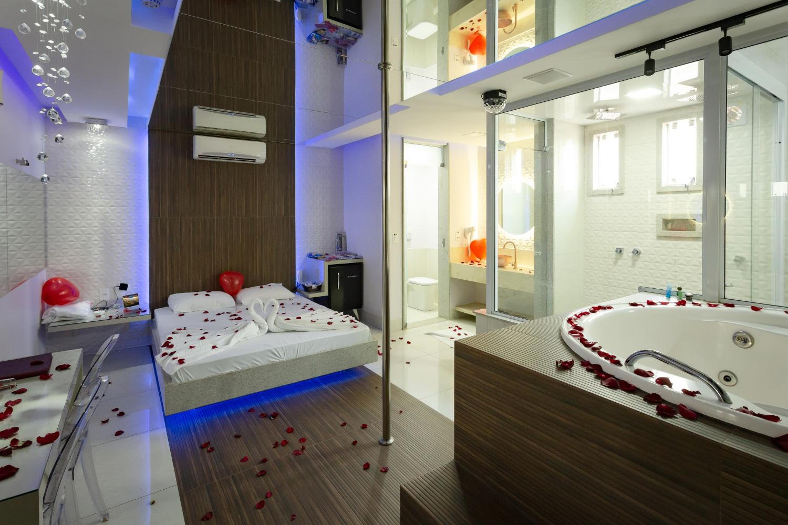 King Suite with Spa Bath - Photo 15