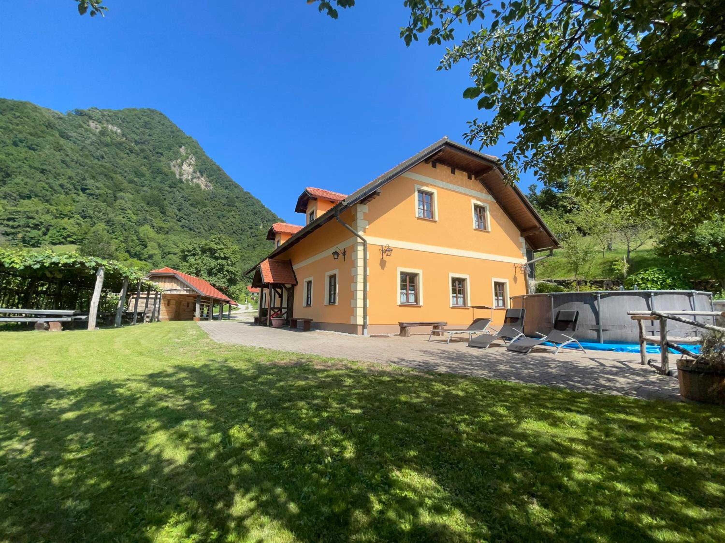 Villa photo 3