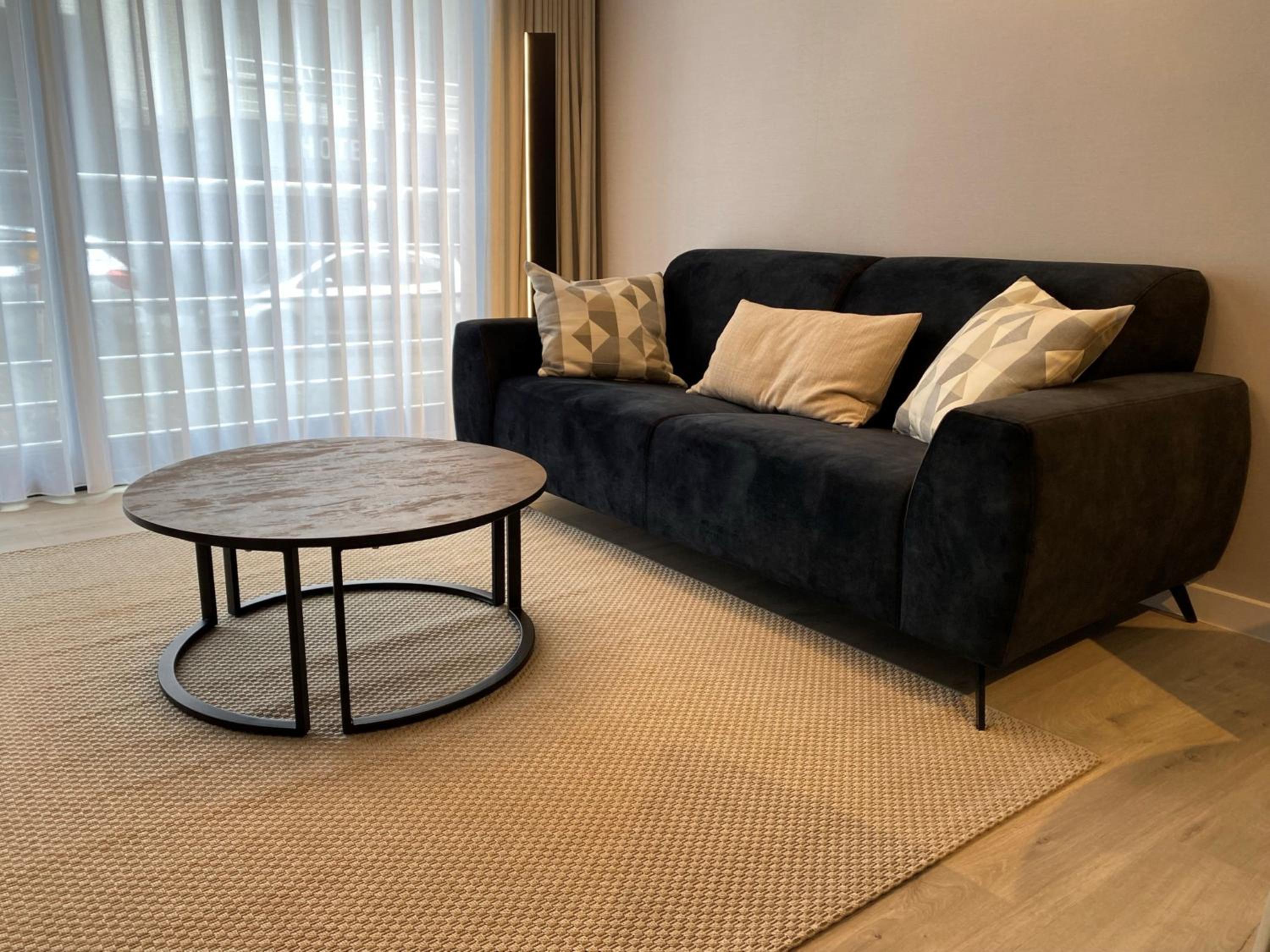 Superior Family Room photo 1