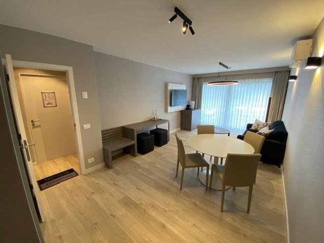 Superior Family Room photo 3