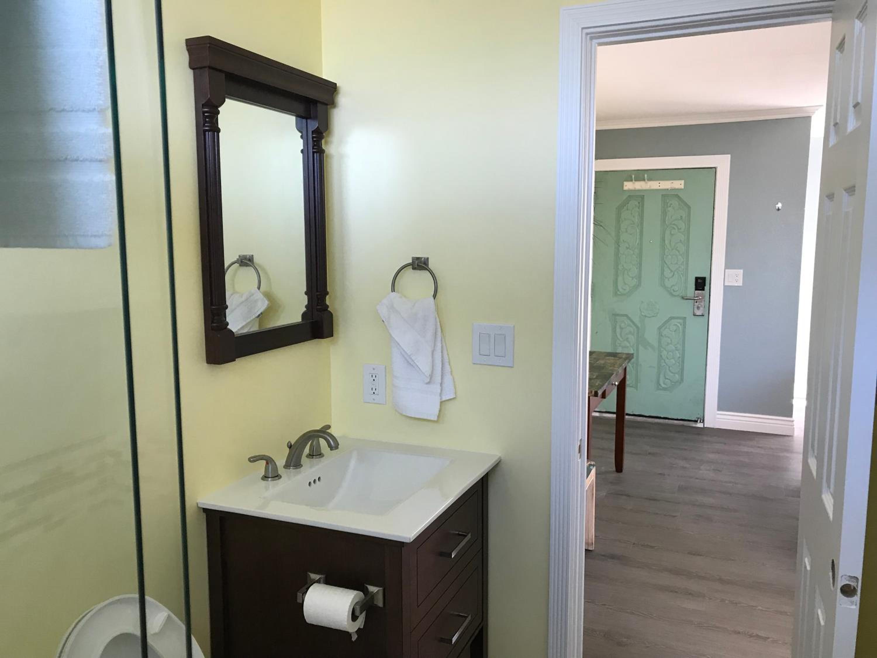 Deluxe King Room - Photo 4