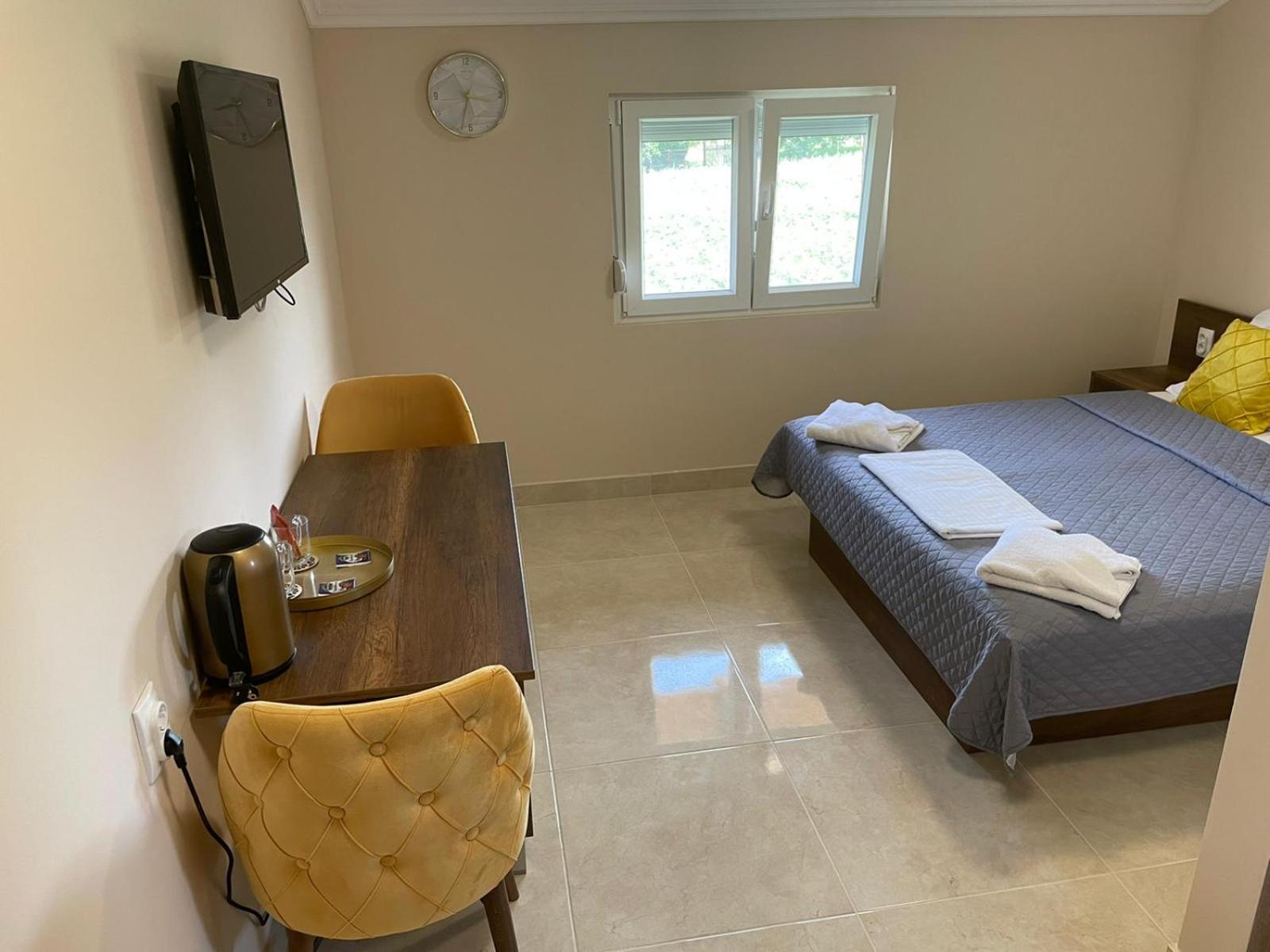 Double Room with Private Bathroom photo 1