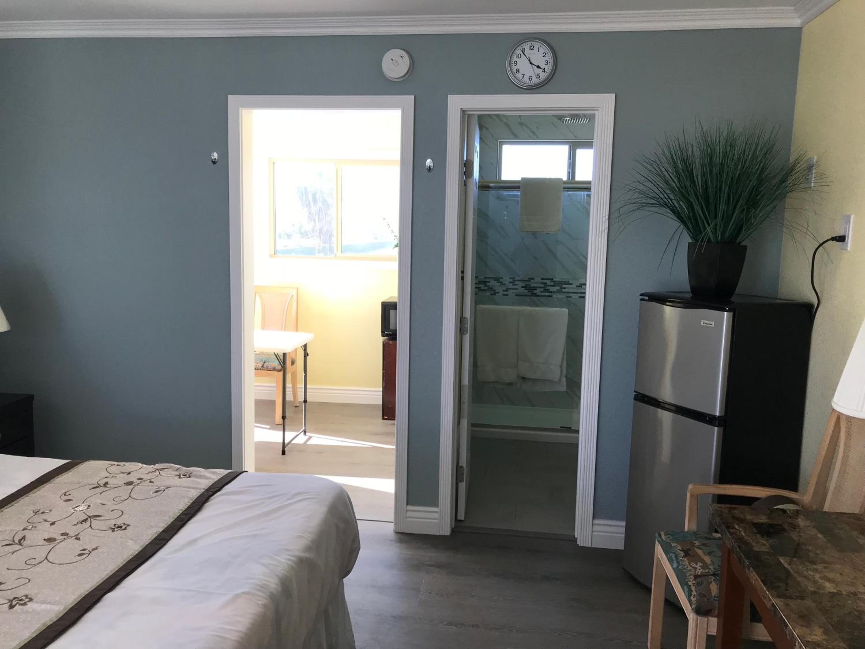 Deluxe King Room - Photo 5
