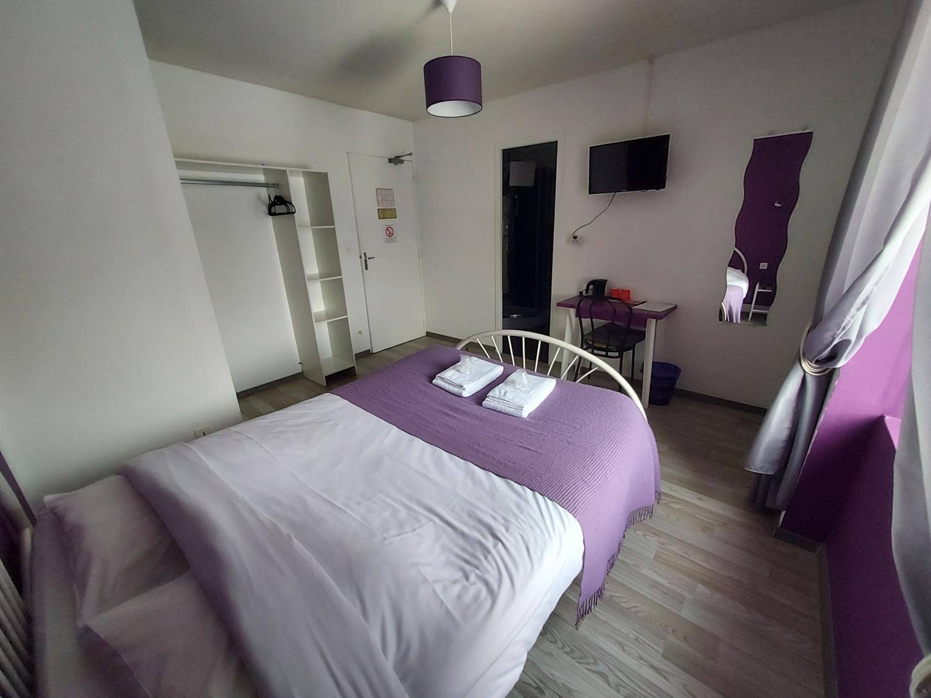 Double Room - Photo 2