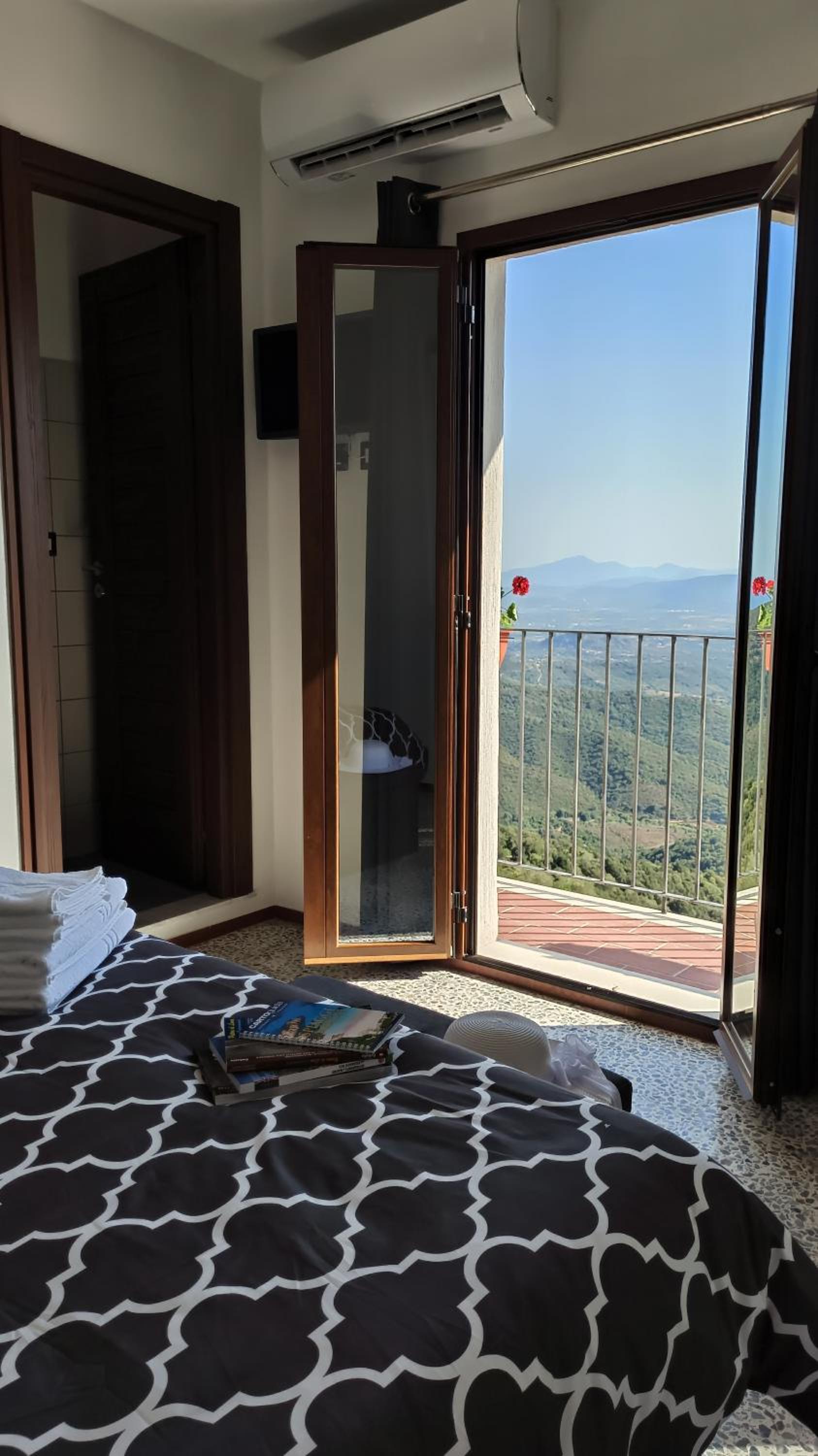 Double Room with Balcony - Photo 1