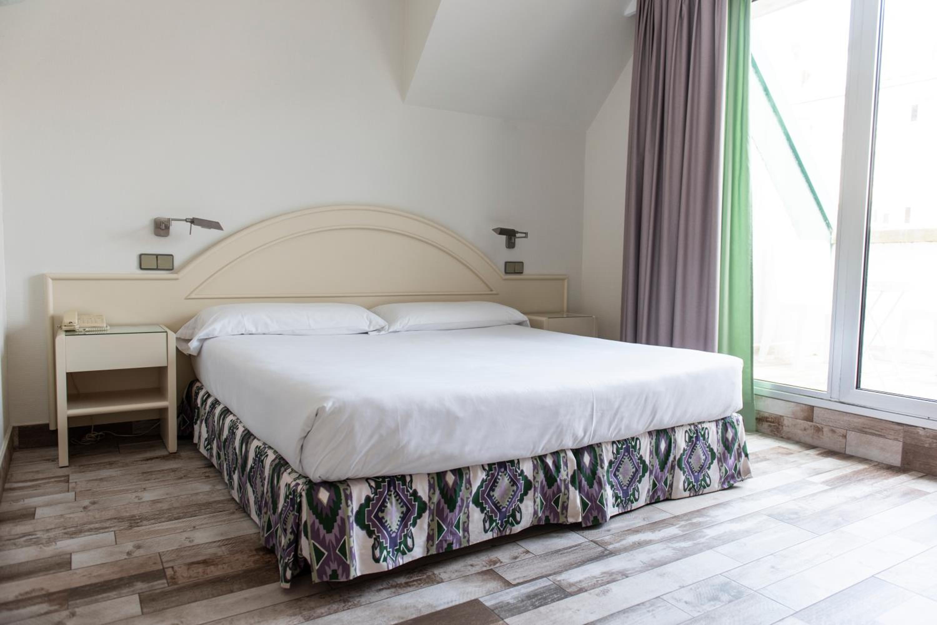 Double or Twin Room - Photo 4