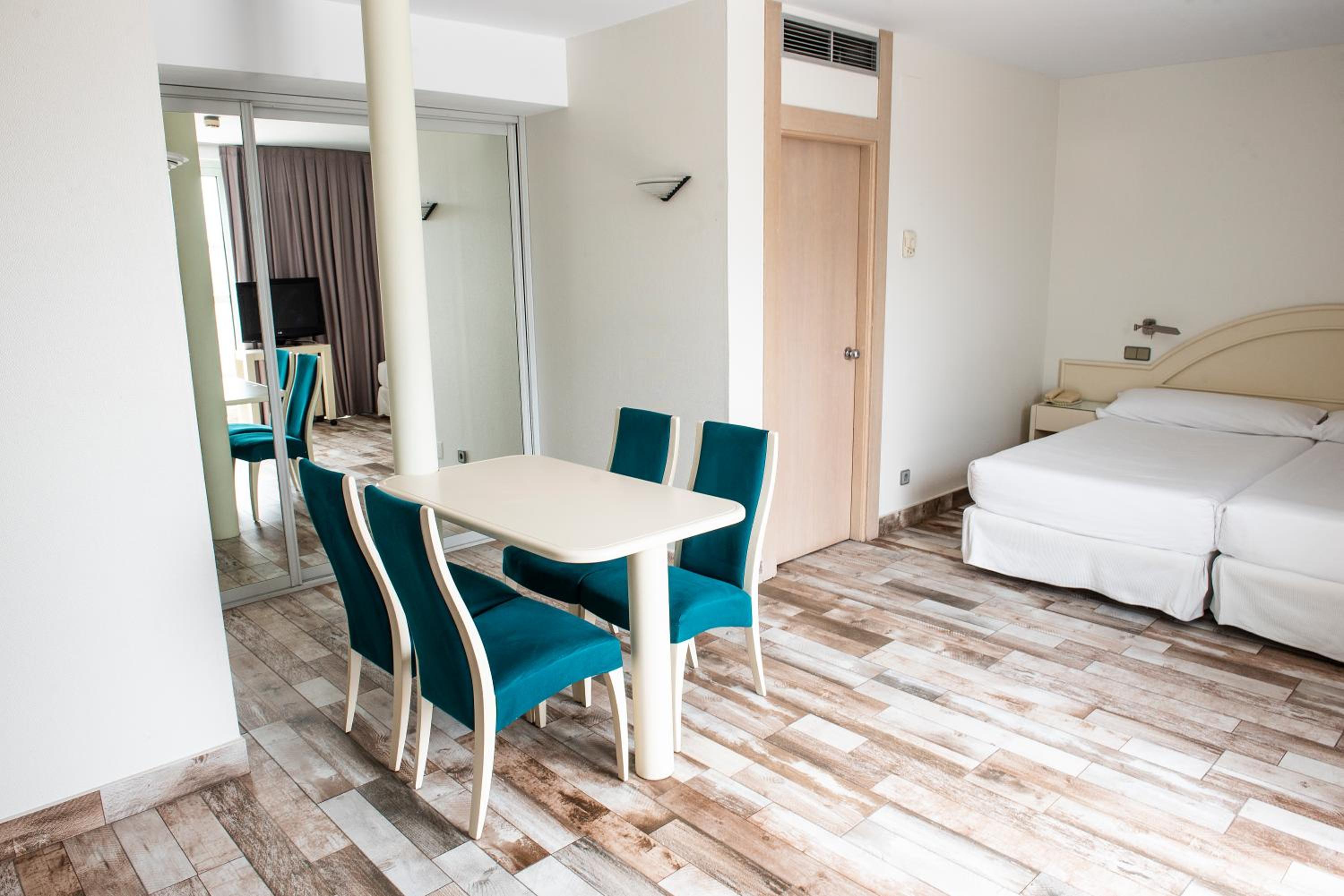 Double or Twin Room - Photo 5