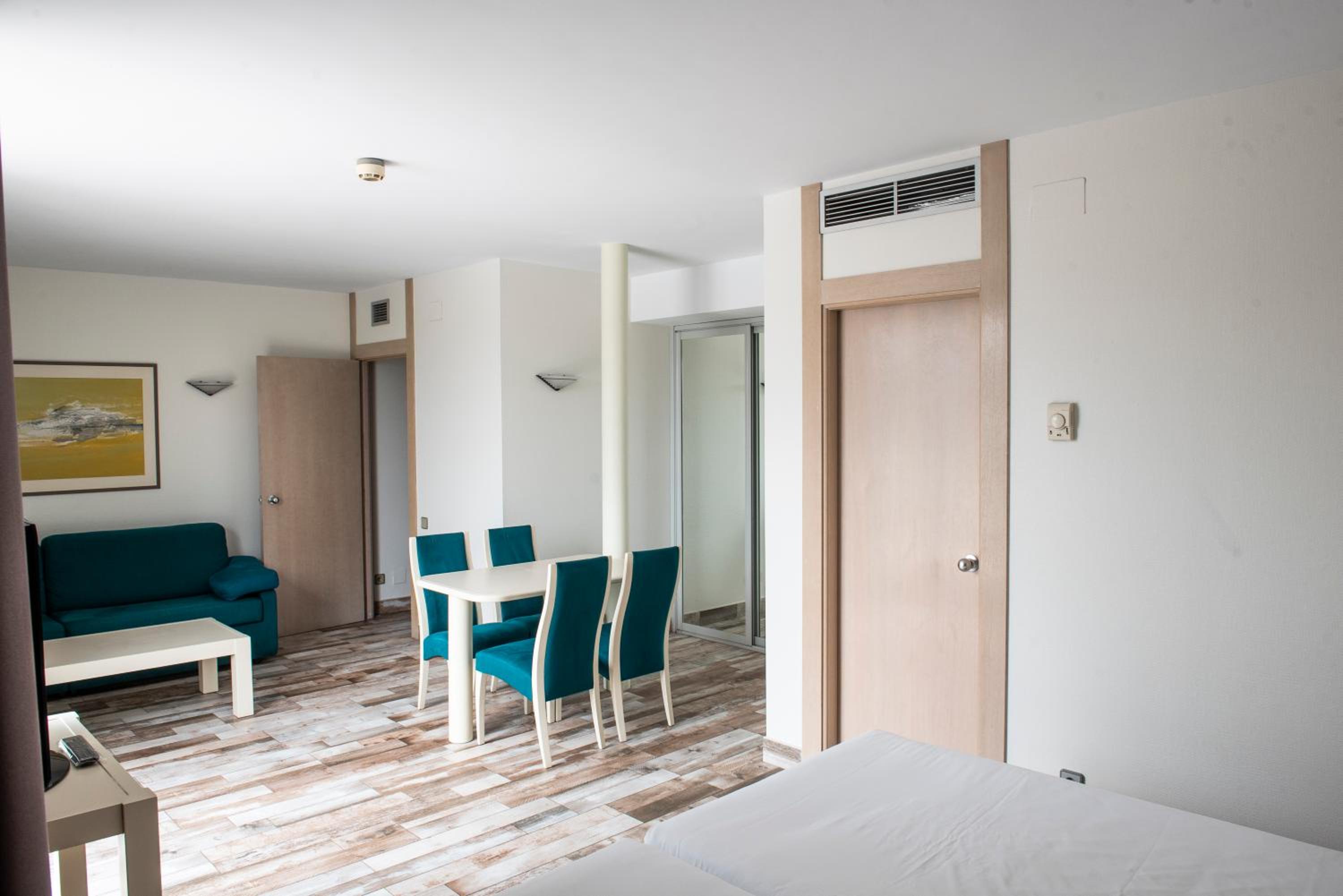 Double or Twin Room - Photo 6