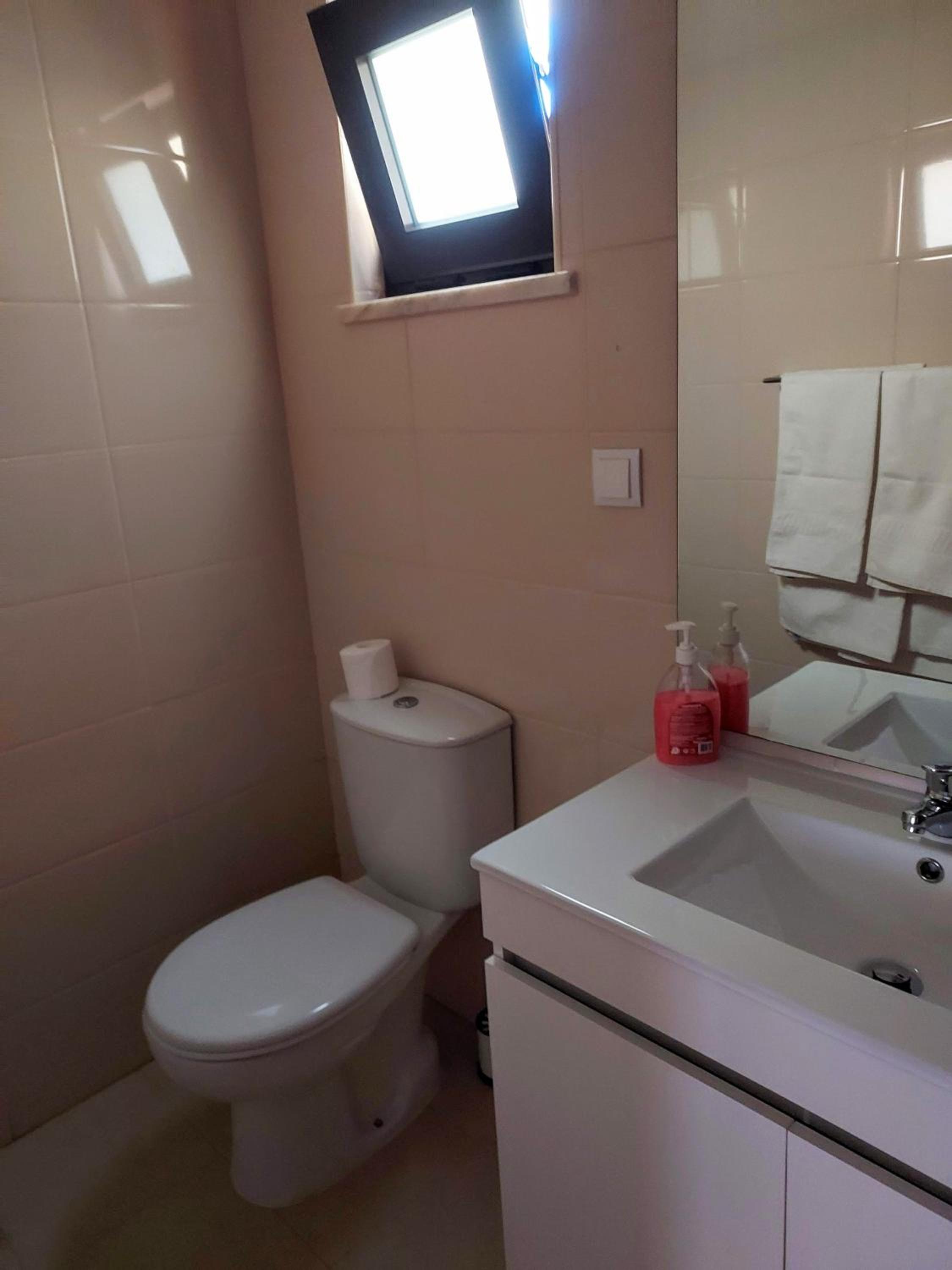 Twin Room with Shared Bathroom photo 2