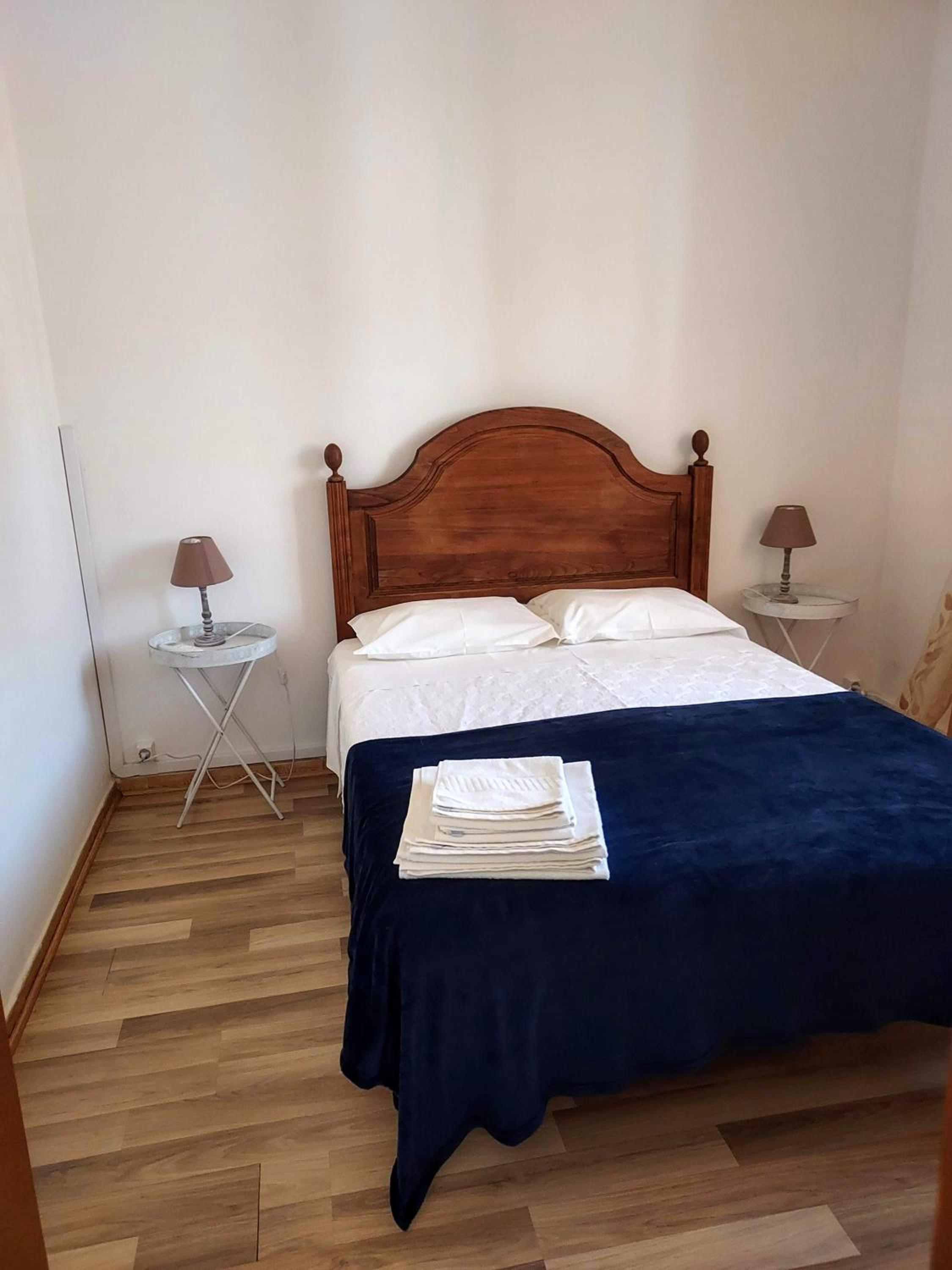 Double Room with Shared Bathroom photo 2