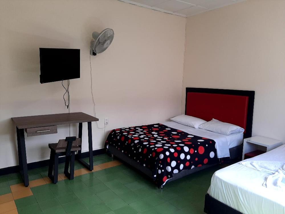 Twin Room With Private Bathroom photo 3