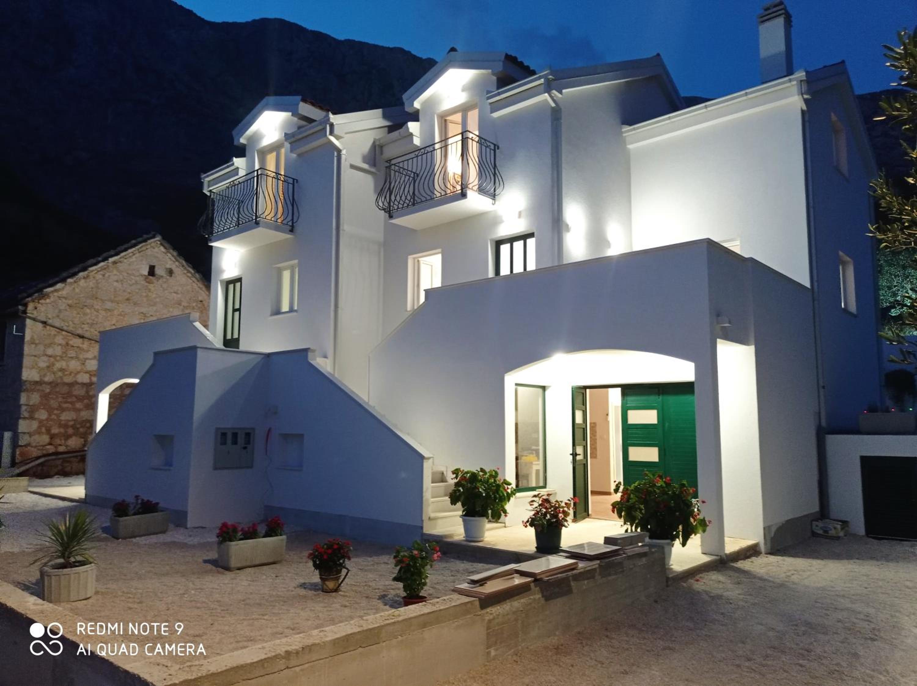 Three-Bedroom Villa photo 3