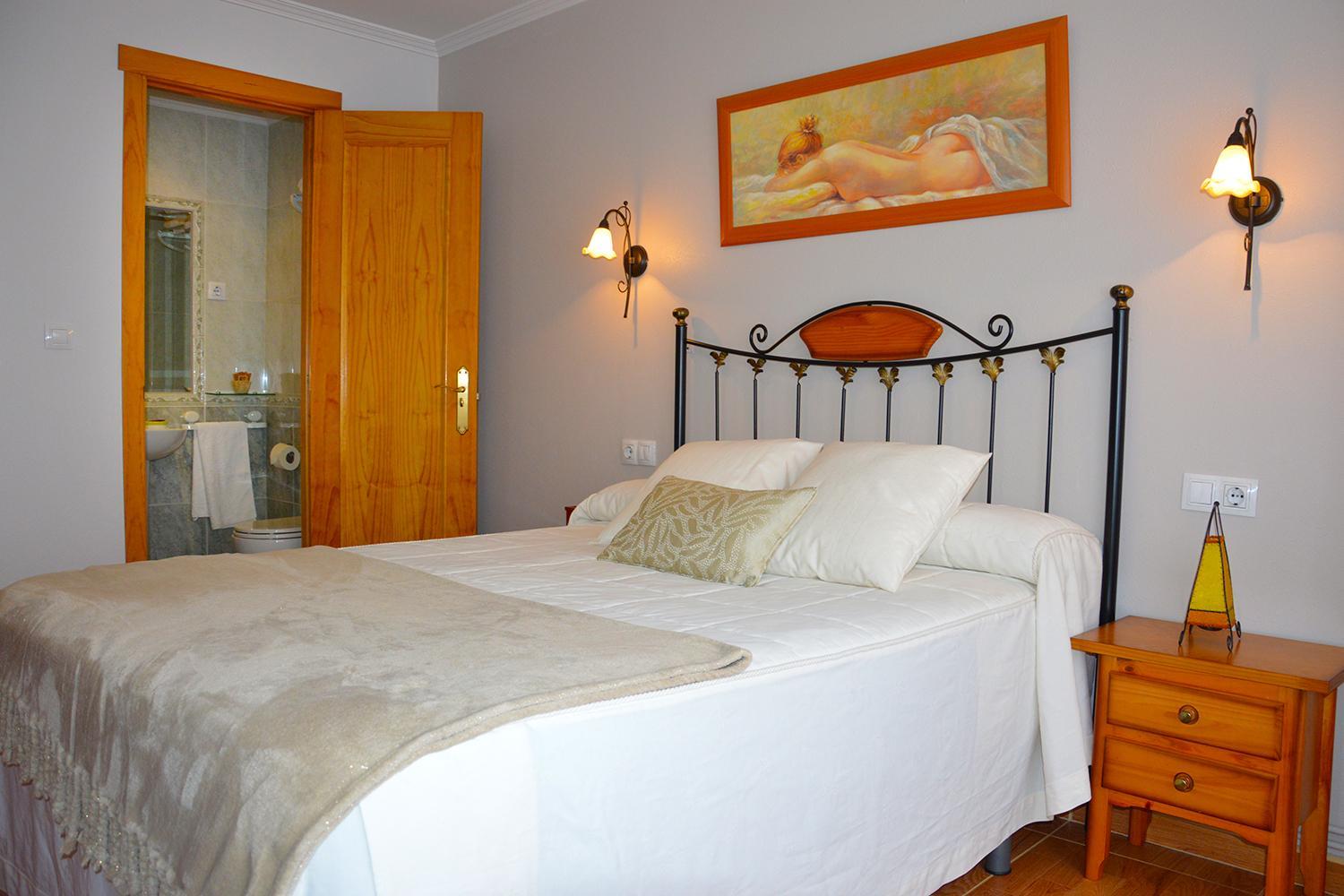Double Room - Photo 5