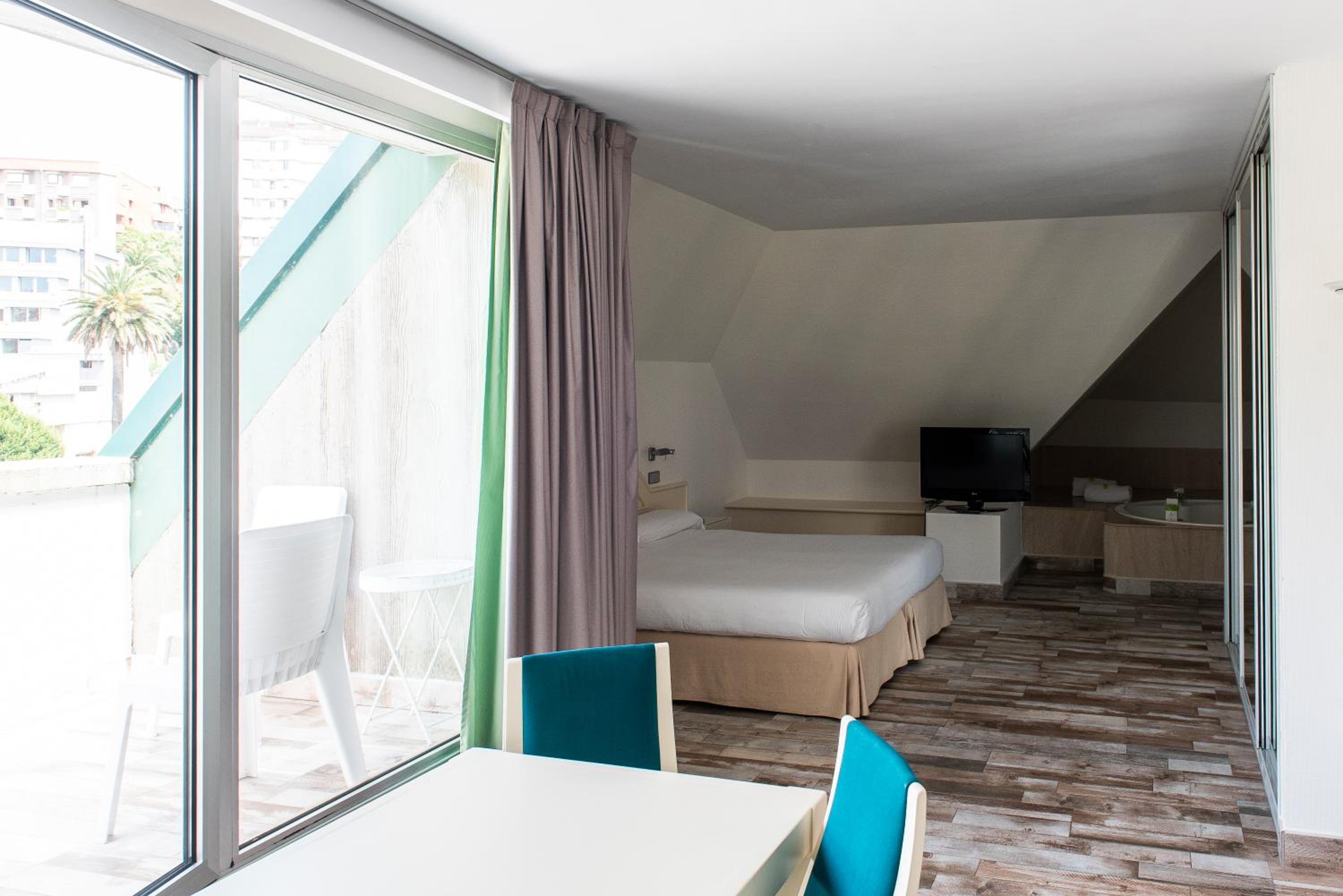 Suite with Spa Bath - Photo 12