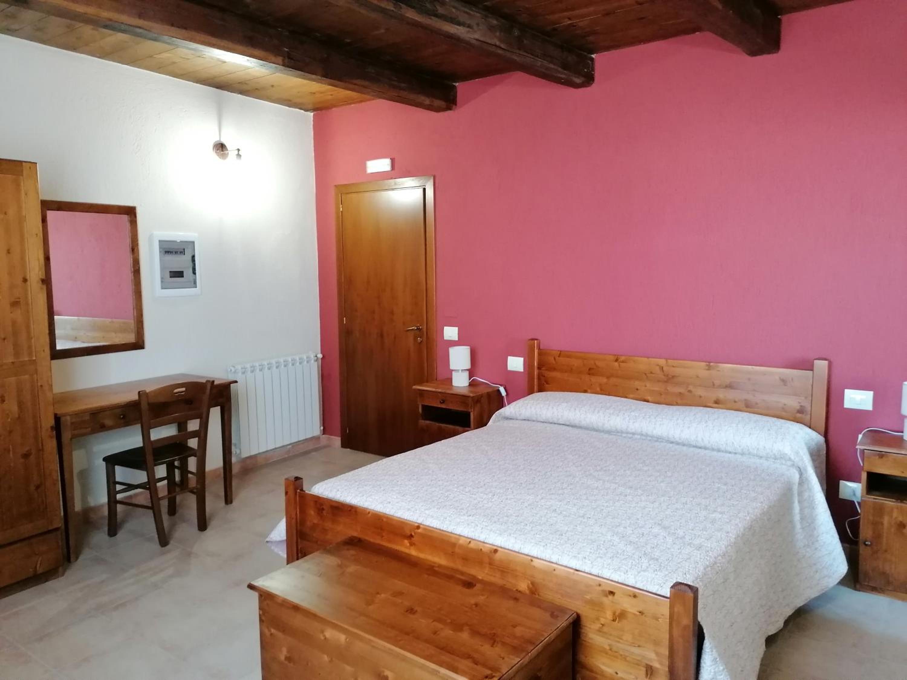 Double Room with Private Bathroom - Photo 8