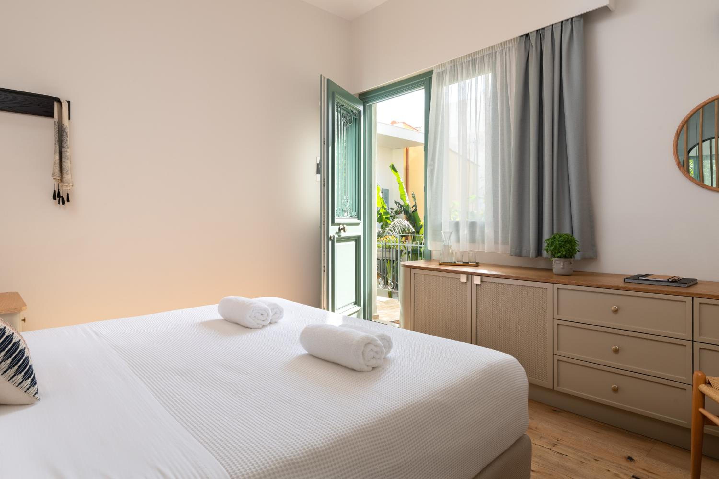 Deluxe Room - Photo 2